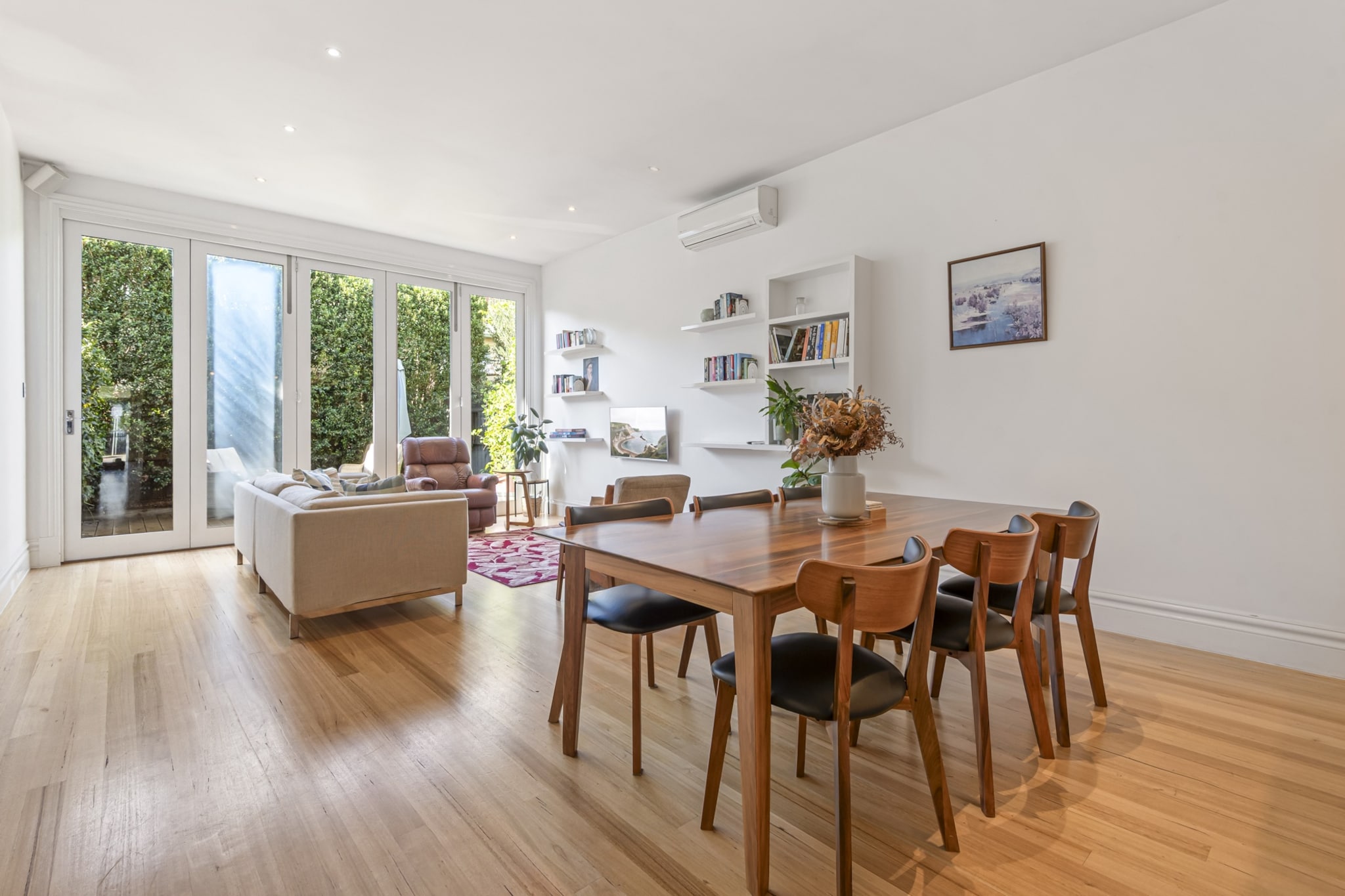 Bed Linen, Fan, Hot Water, Internet Access DSL, Safe, Wardrobe, Kitchen(dining table, stove, electric kettle, toaster, coffee machine, oven, microwave, dishwasher, fridge), bedroom(Queen Bed), bedroom(Queen Bed), bathroom(bath tub, hairdryer, Towels/Sheets (Incl.), shampoo, body soap), First Aid, Play area, TV, tumble dryer, washing machine, balcony or terrace, heating, air conditioning, iron, Essentials, dishes and cutlery, Carbon monoxide detector, Coffee, Conditioner, Long term stays allowed, Room-darkening shades, Shower gel, Wine glasses