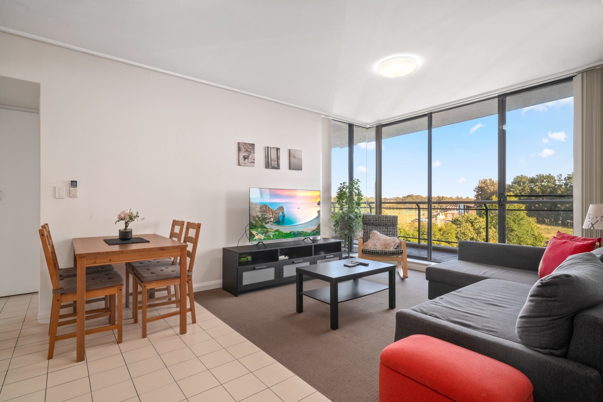 Bright 2-Bed Apartment Near Wentworth Point Sights