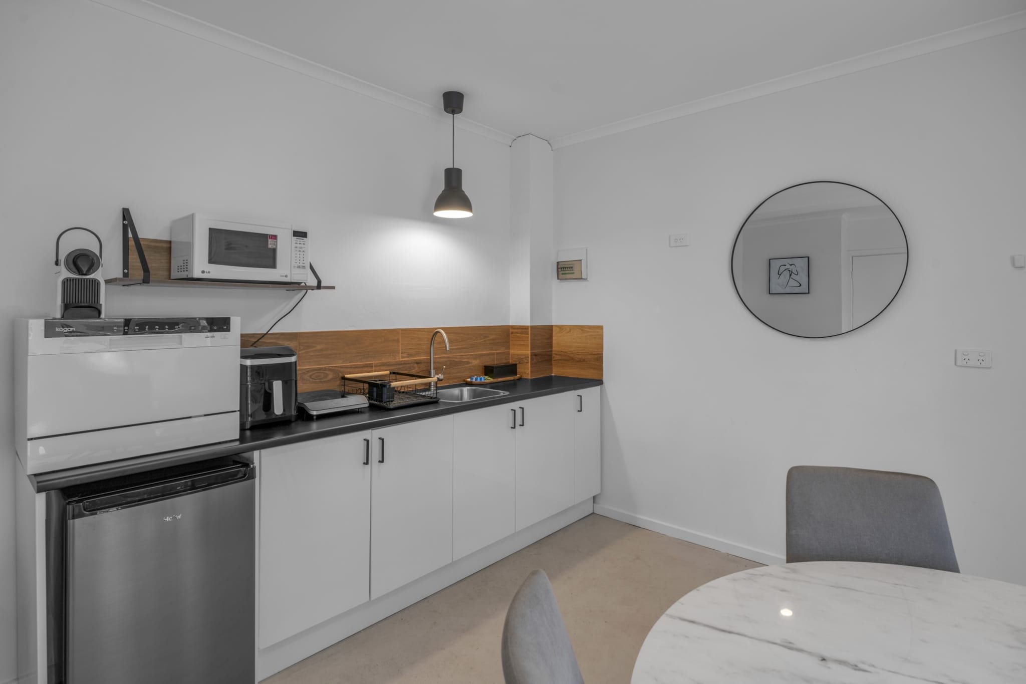Central 1-Bed Adelaide Apartment with Balcony