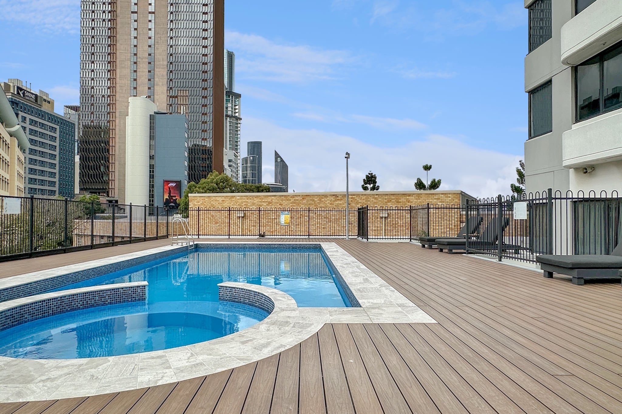 1-Bed Urban Getaway Near the Brisbane River