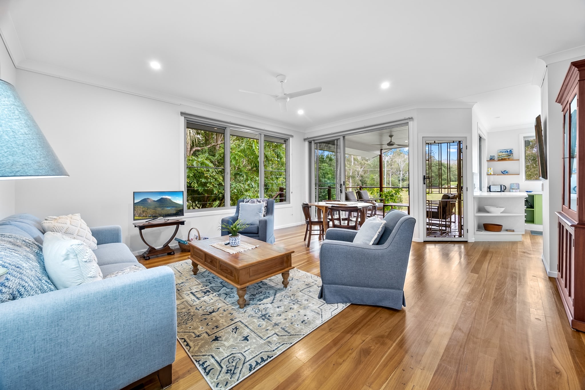 Bed Linen, Fan, Hot Water, Internet Access DSL, Wardrobe, Living room(TV, dining table), Kitchen(stove, electric kettle, toaster, coffee machine, oven, microwave, dishwasher, fridge, freezer), bedroom(Queen Bed), bathroom(shower, washbasin, toilet), First Aid, tumble dryer, washing machine, balcony or terrace, heating, swimming pool, private outdoor pool, iron, hairdryer, Towels/Sheets (Incl.), shampoo, body soap, Essentials, dishes and cutlery, Carbon monoxide detector, Coffee, Conditioner, Long term stays allowed, Room-darkening shades, Shower gel, Wine glasses