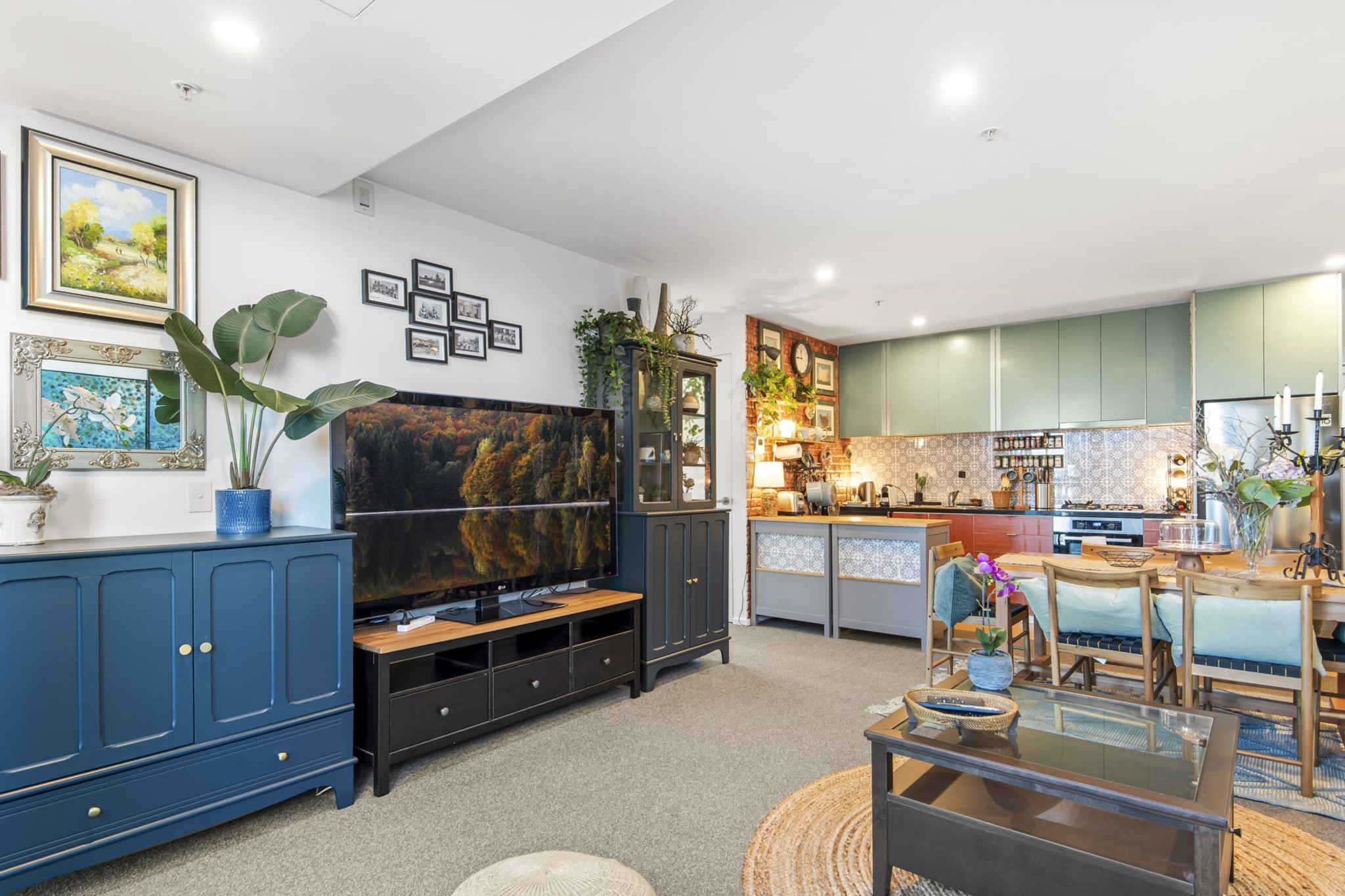 Chic 2-Bed Apartment with Balcony in Southbank