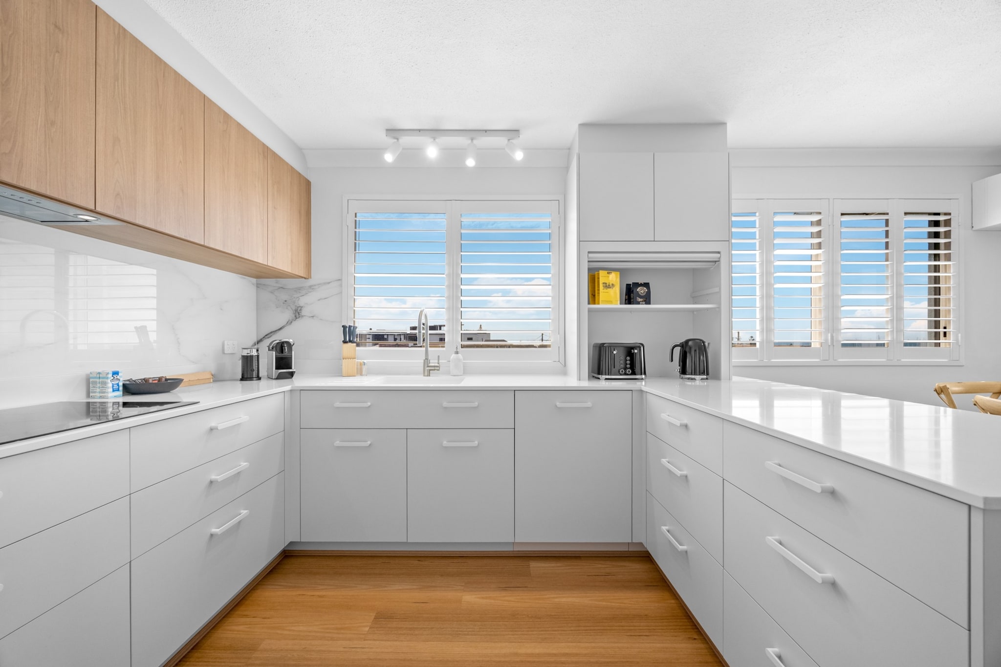 Stylish 4-Bed Townhouse with Panoramic Ocean Views