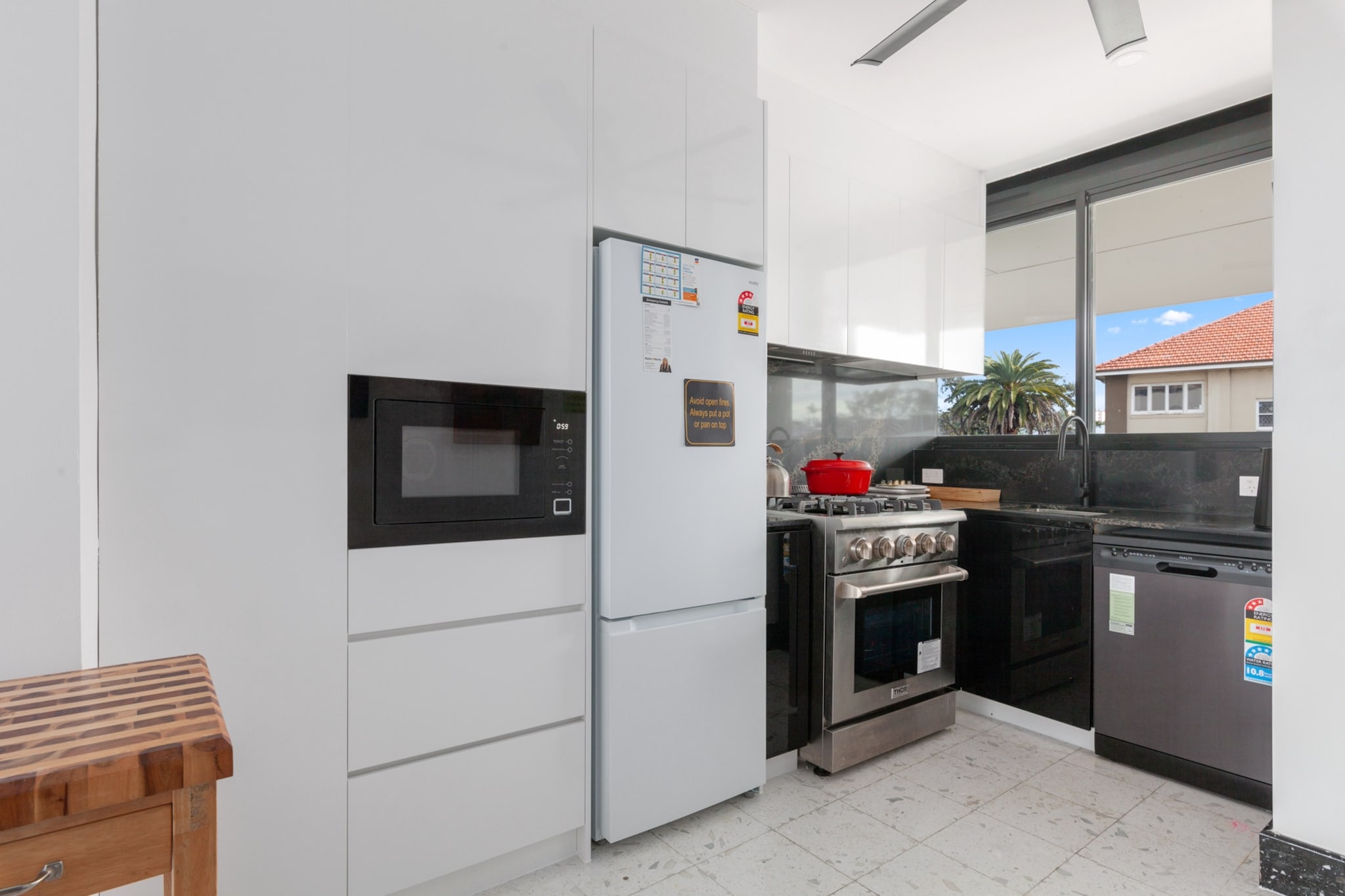 Bright Tamarama 2-Bed with Balcony Water View
