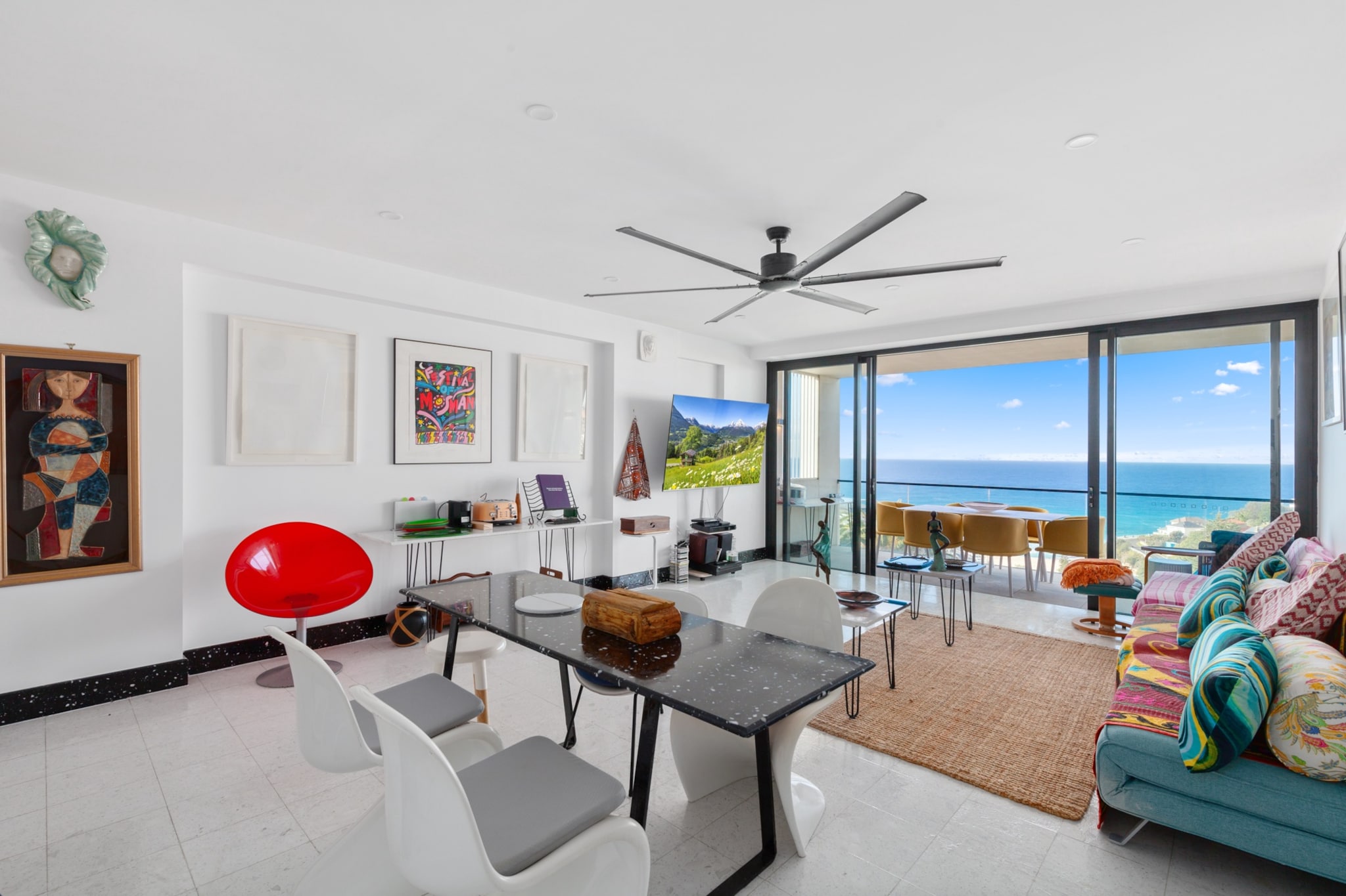 Elevator, Fan, Hot Water, Internet Access DSL, Wardrobe, Kitchen(dining table, stove, electric kettle, toaster, coffee machine, oven, microwave, dishwasher, fridge, freezer, dishes and cutlery, Coffee, Wine glasses), bedroom(Bed Linen, Room-darkening shades, Queen Bed), bedroom(Queen Bed), bathroom(bath tub, hairdryer, Towels/Sheets (Incl.), shampoo, body soap, Conditioner, Shower gel), First Aid, Beach, Play area, TV, tumble dryer, washing machine, balcony or terrace, heating, iron, Essentials, Carbon monoxide detector, Long term stays allowed, Near Ocean, Sea view