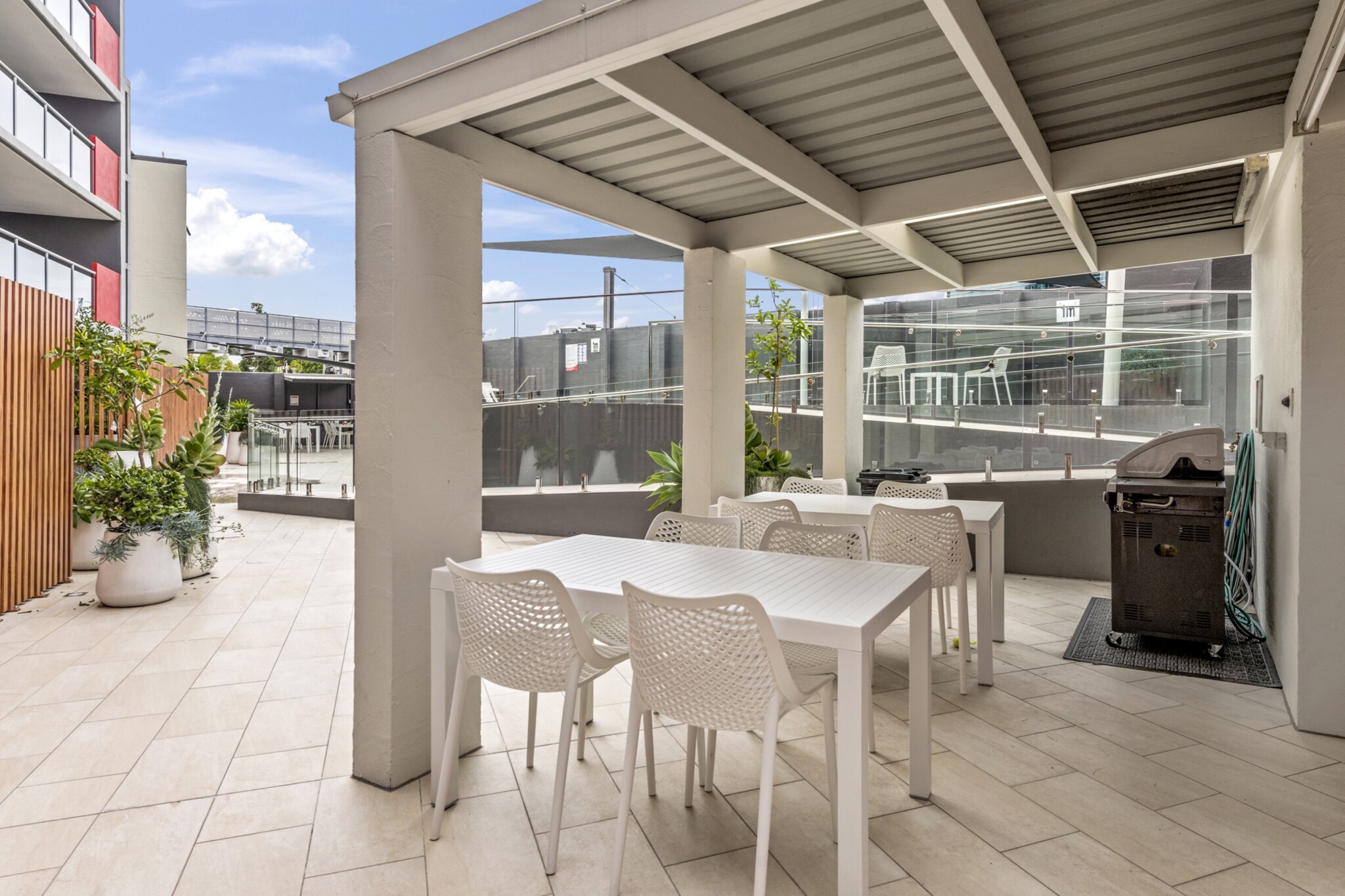 Elevator, Hot Water, Internet Access DSL, Kitchen(stove, electric kettle, toaster, fridge, dishes and cutlery), Living/bed room(Bed Linen, Desk, Wardrobe, dining table, air conditioning, Queen Bed), bathroom(shower, washbasin, toilet, hairdryer, Towels/Sheets (Incl.), shampoo, body soap, Essentials, Conditioner, Shower gel), First Aid, washing machine, heating, swimming pool, private outdoor pool, Dedicated workspace, Long term stays allowed, Room-darkening shades, Wine glasses