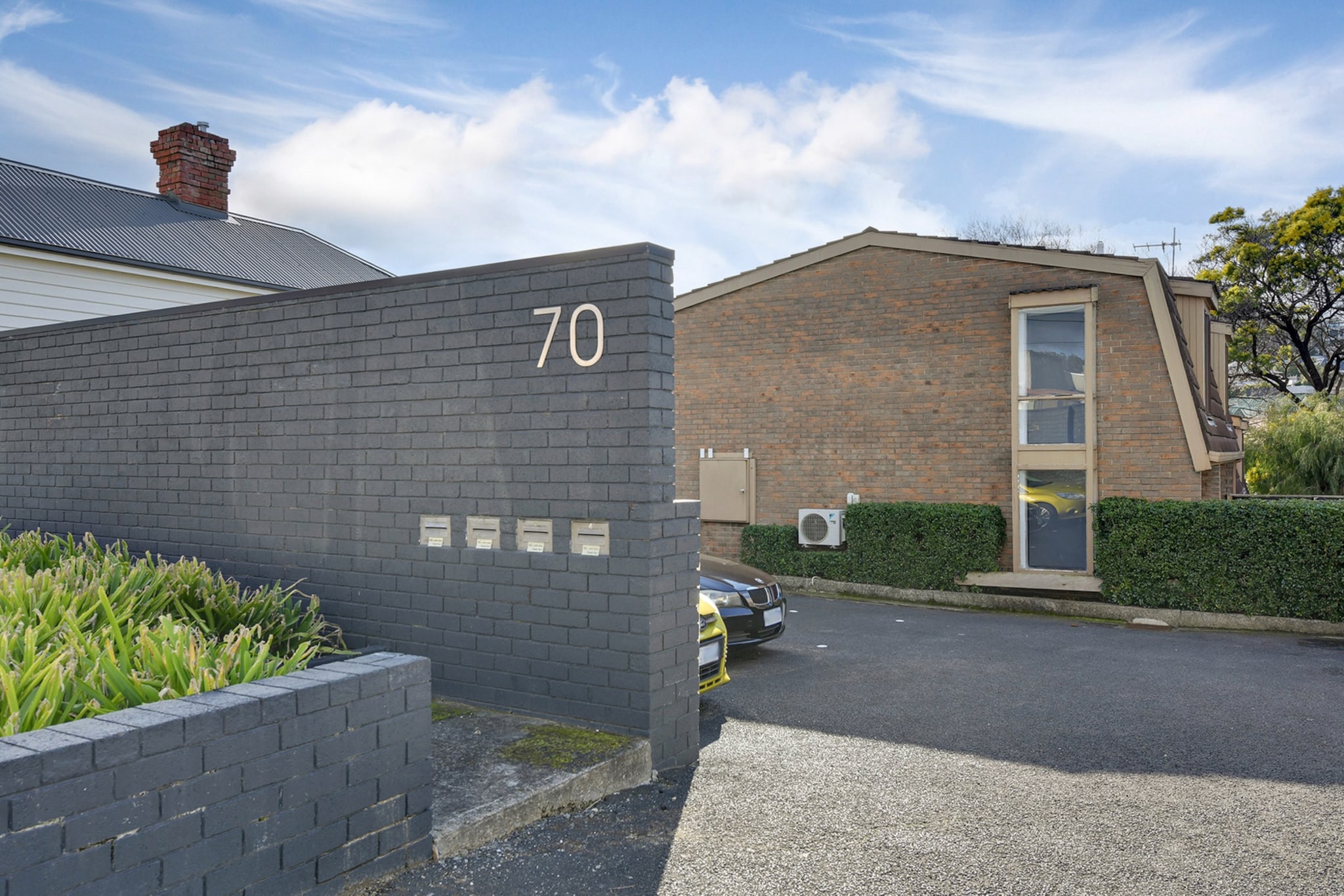 Bed Linen, Fan, Hot Water, Internet Access DSL, Wardrobe, Kitchen(dining table, stove, electric kettle, toaster, coffee machine, oven, microwave, fridge, freezer), bedroom(double bed), bedroom(2x single bed), bathroom(bath tub, hairdryer), First Aid, Play area, TV, washing machine, balcony or terrace, heating, air conditioning, iron, Towels/Sheets (Incl.), shampoo, body soap, Essentials, dishes and cutlery, Coffee, Conditioner, Long term stays allowed, Near Ocean, Shower gel, Wine glasses