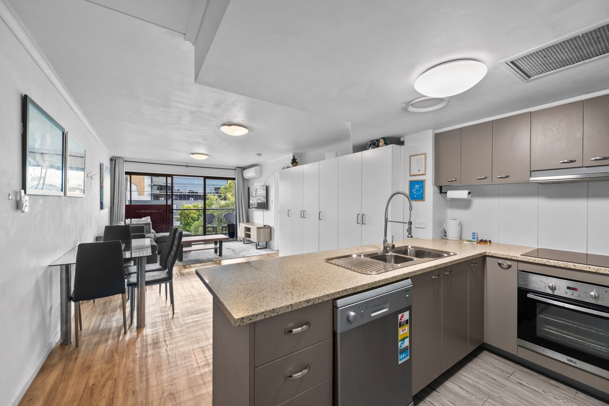 Elevator, Fan, Hot Water, Internet Access DSL, Living room(double sofa bed, TV, air conditioning), Kitchen(dining table, stove, electric kettle, toaster, coffee machine, oven, microwave, dishwasher, fridge, freezer, dishes and cutlery, Coffee), bedroom(Bed Linen, Wardrobe, air conditioning, Queen Bed), bathroom(shower, washbasin, toilet, hairdryer, Towels/Sheets (Incl.), shampoo, body soap, Essentials, Conditioner), First Aid, balcony or terrace, heating, swimming pool, private outdoor pool, Long term stays allowed, Room-darkening shades, Shower gel, Wine glasses