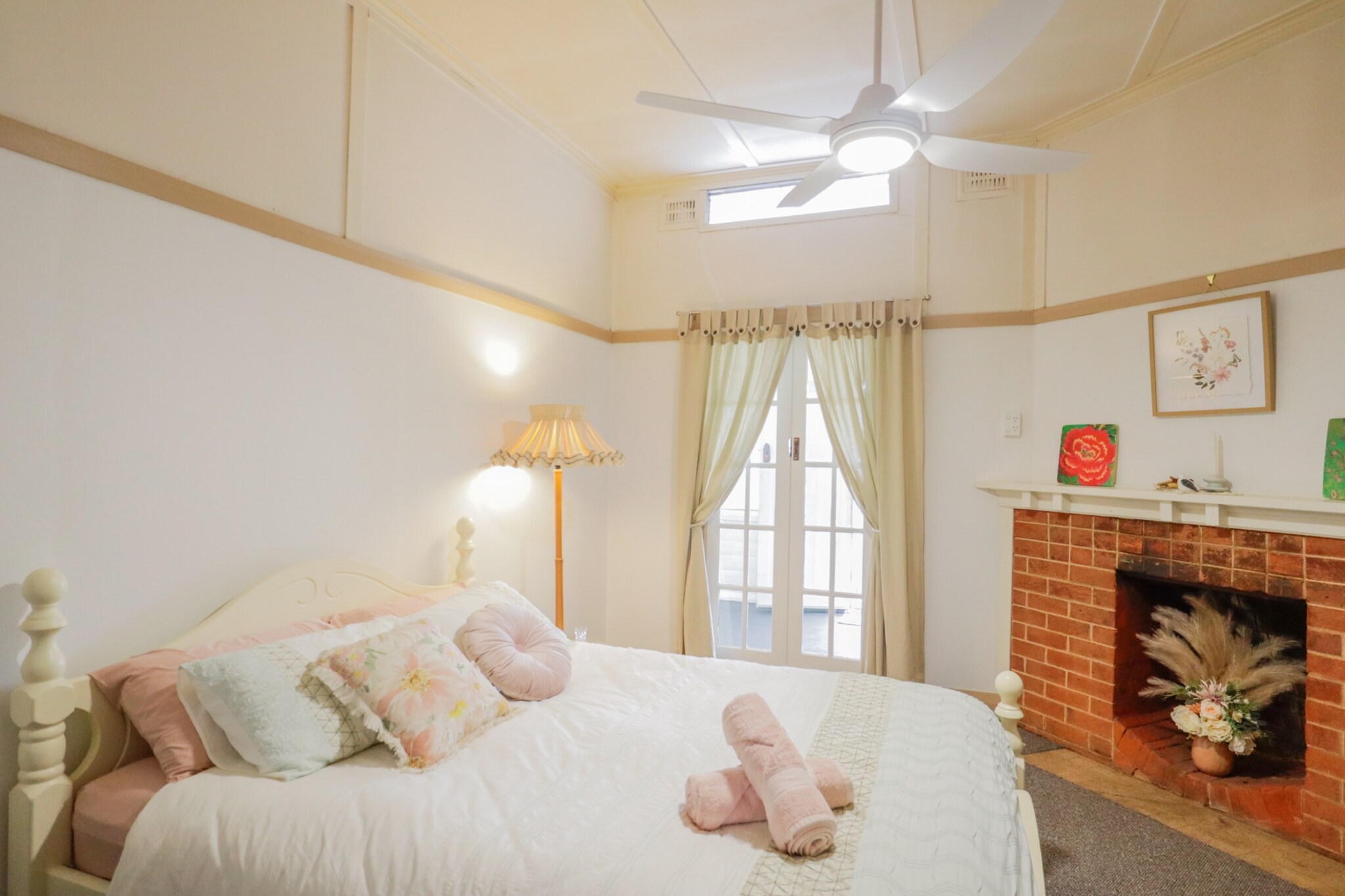 Cosy 3-Bed Home with Fireplace & Outdoor BBQ