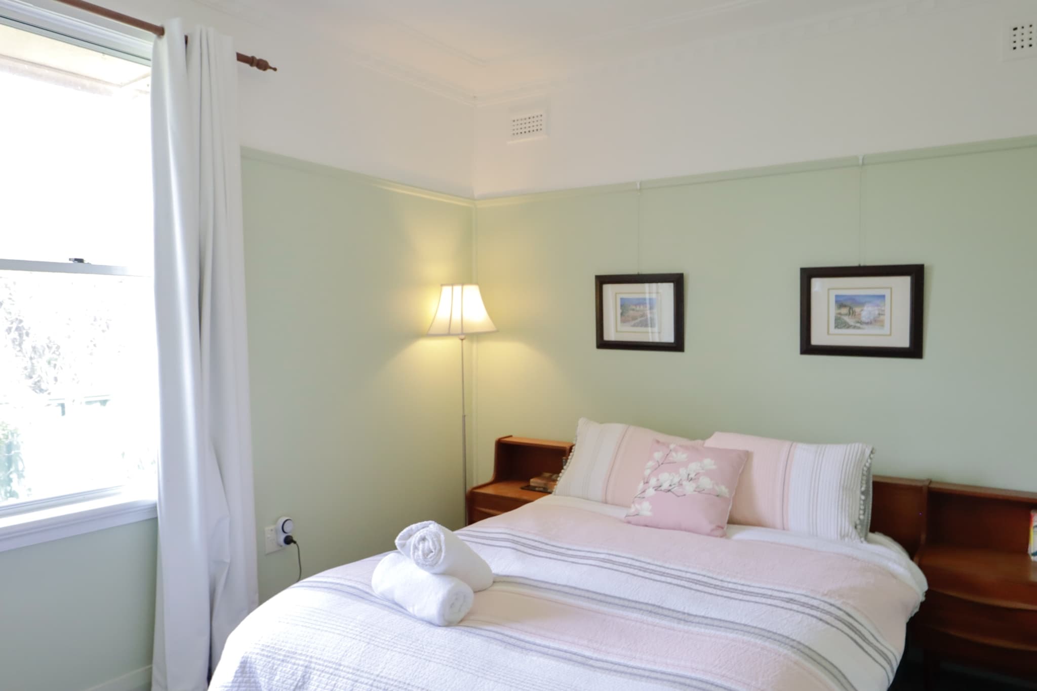 Cosy Sun-Filled Cottage