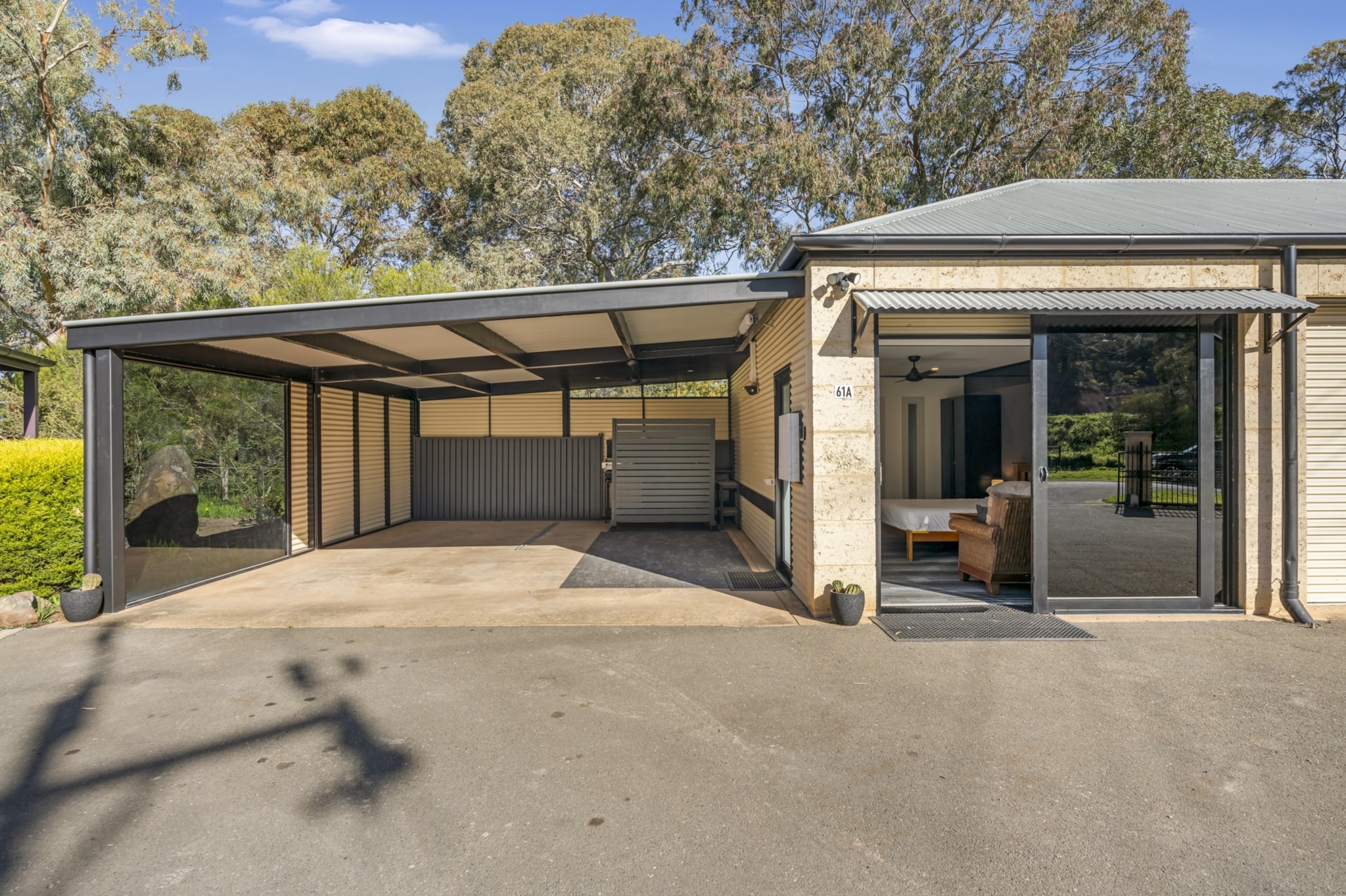 Bed Linen, Desk, Fan, Hot Water, Internet Access DSL, Wardrobe, Living room(TV), Kitchen(stove, electric kettle, toaster, coffee machine, microwave, fridge), bedroom(Queen Bed), bathroom(shower, washbasin, toilet), First Aid, heating, air conditioning, hairdryer, Towels/Sheets (Incl.), shampoo, body soap, Essentials, dishes and cutlery, Dedicated workspace, Coffee, Conditioner, Long term stays allowed, Room-darkening shades, Shower gel, Wine glasses