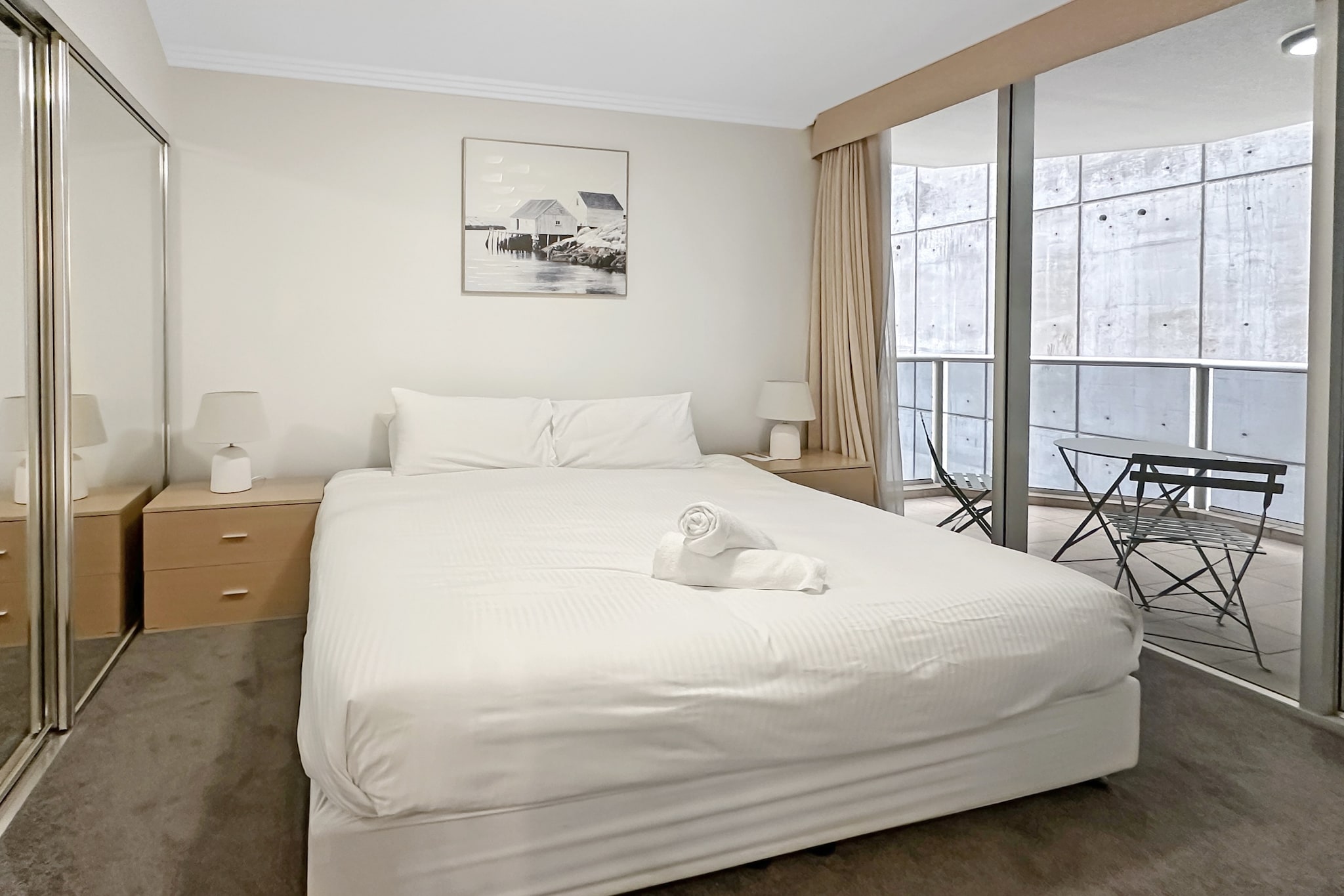 2-Bed City Apartment with Gym