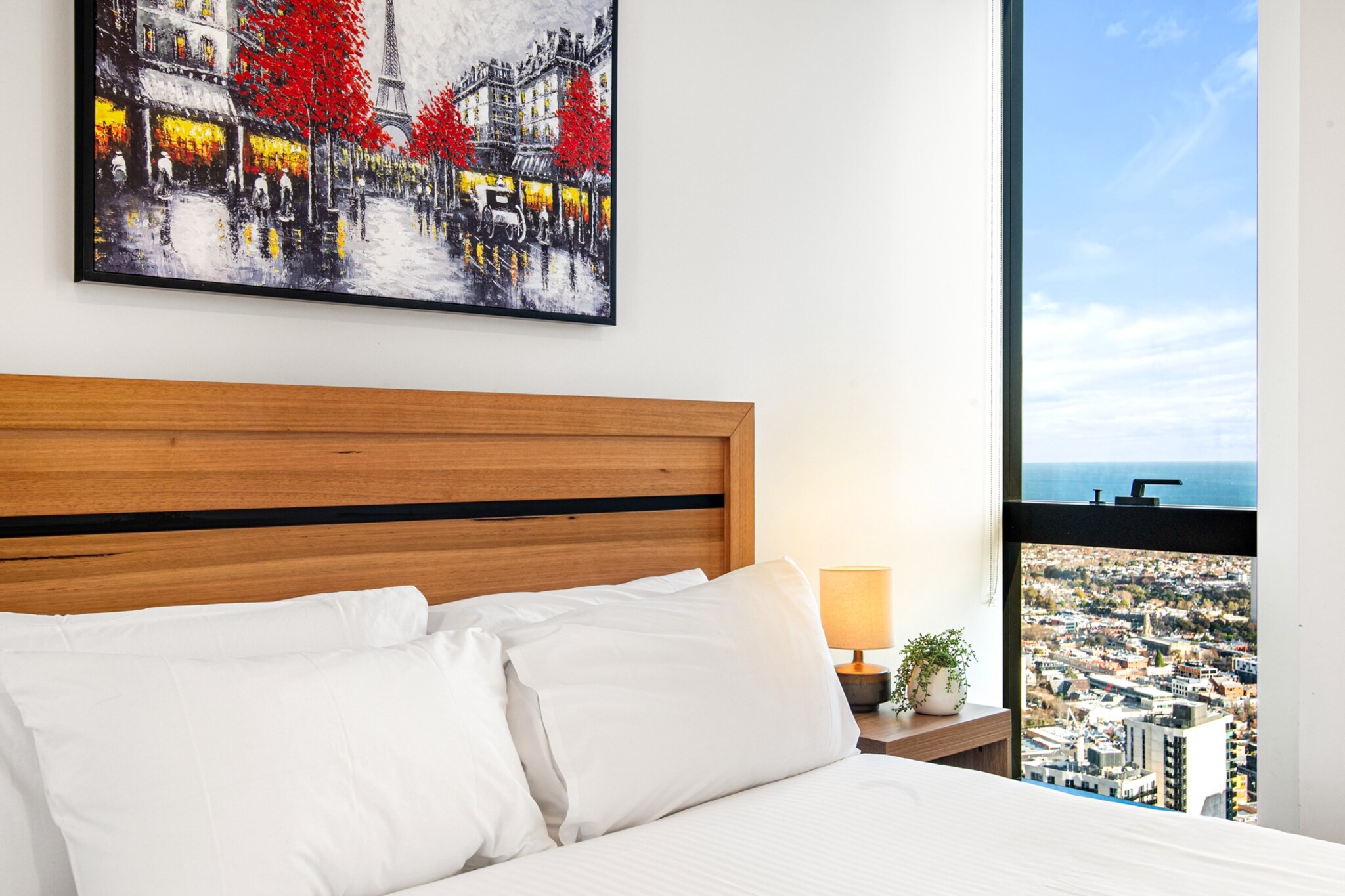 Stylish City Apartment with Expanding City Views