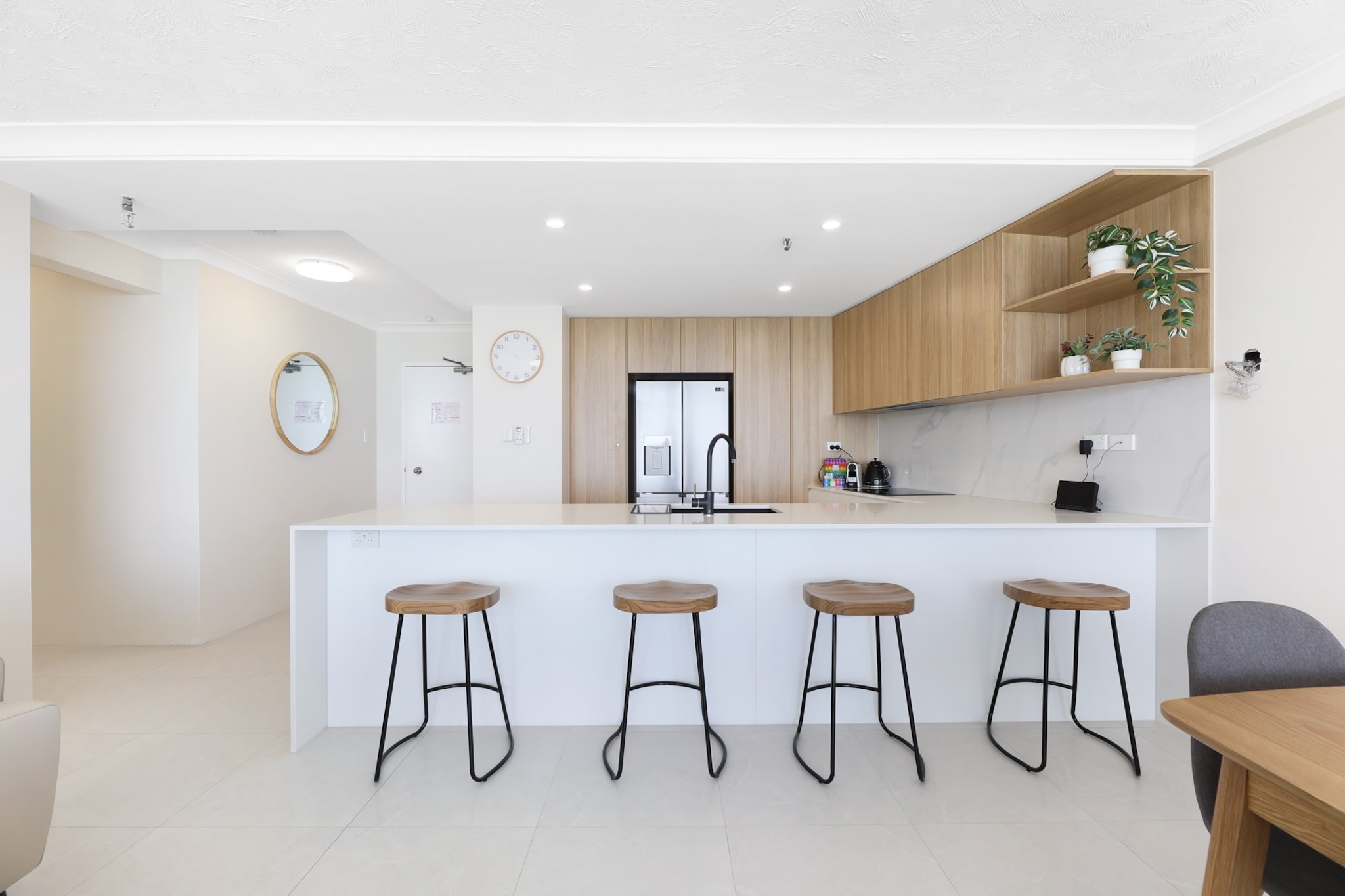 Beachfront Stylish Apartment with Ocean Views