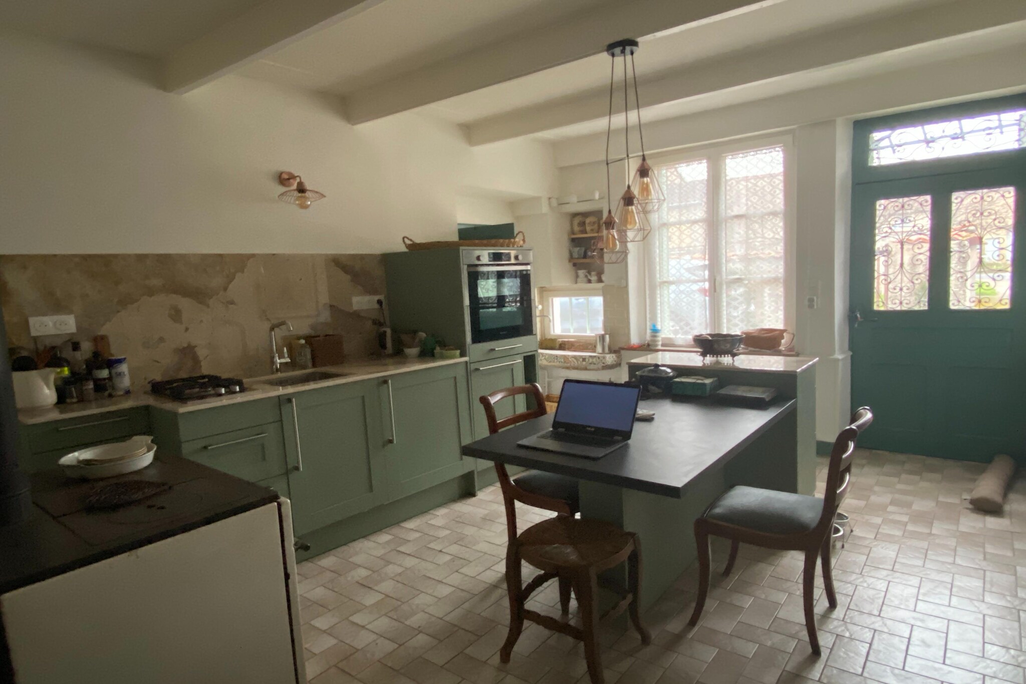 Ground floor: (Living room(TV, seating area), Kitchen(hob, electric kettle, coffee machine, oven, dishwasher, fridge-freezer, dishes and cutlery), Living/diningroom(dining table, seating area), toilet, washing room(washing machine))\n\nmezzanine: (seating area)\n\nOn the 1st floor: (bedroom(double bed), bedroom(single bed, double bed), bathroom(bath tub, shower, toilet))\n\nterrace, garden(private, fenced), garden furniture, parking