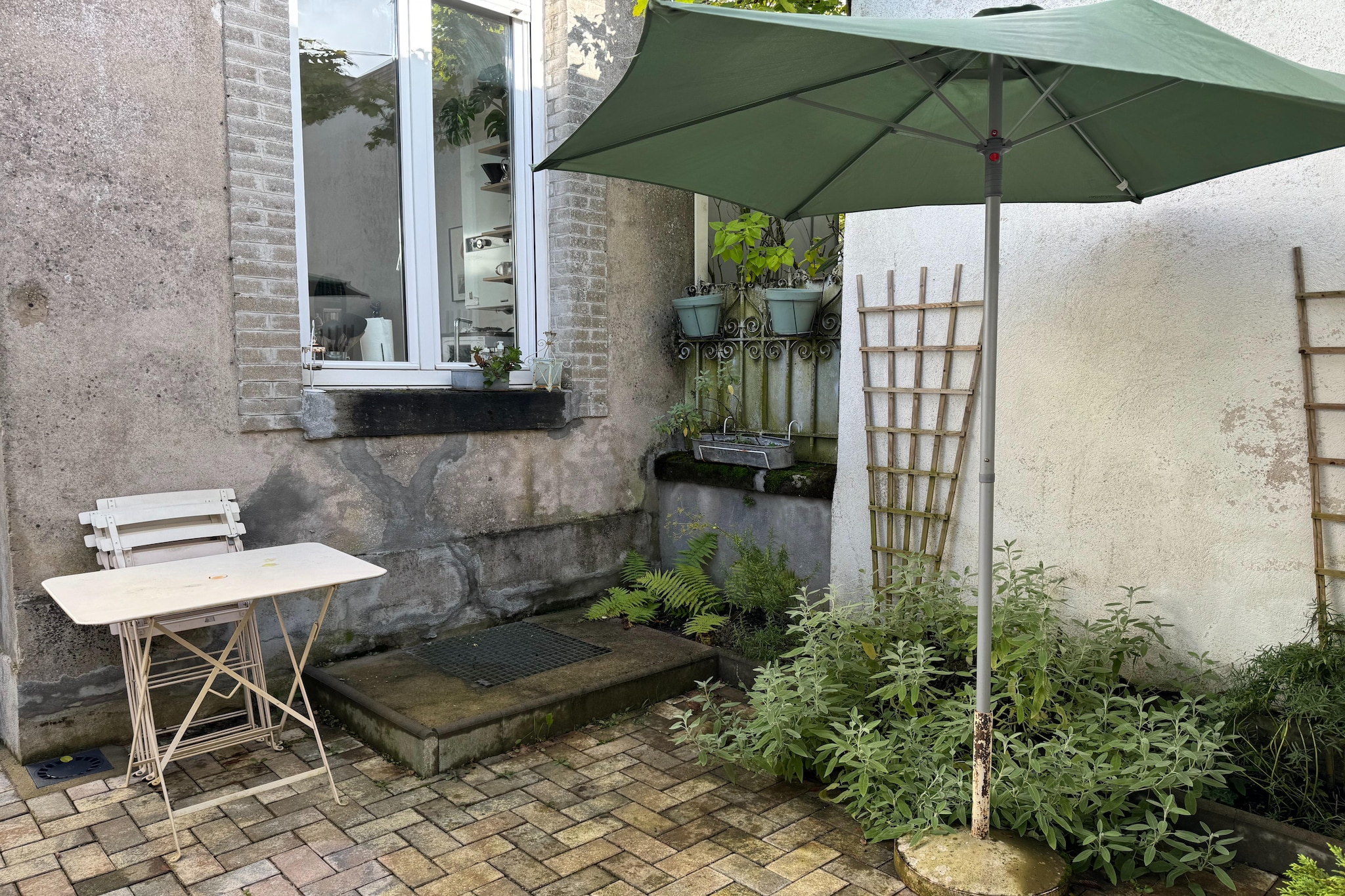 Appartement avec la petite cour-Gardens in summer