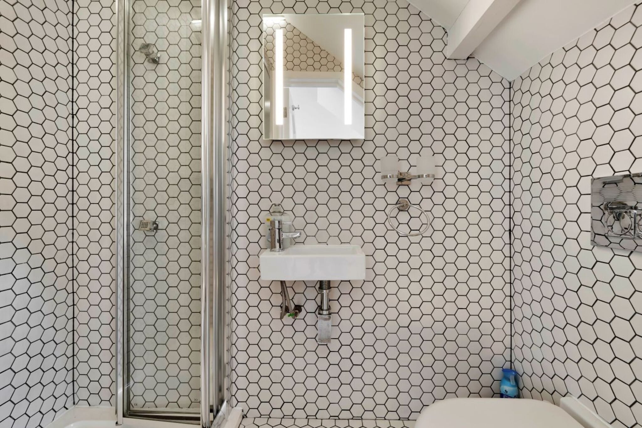 Three Quarter Cottage - Bathroom