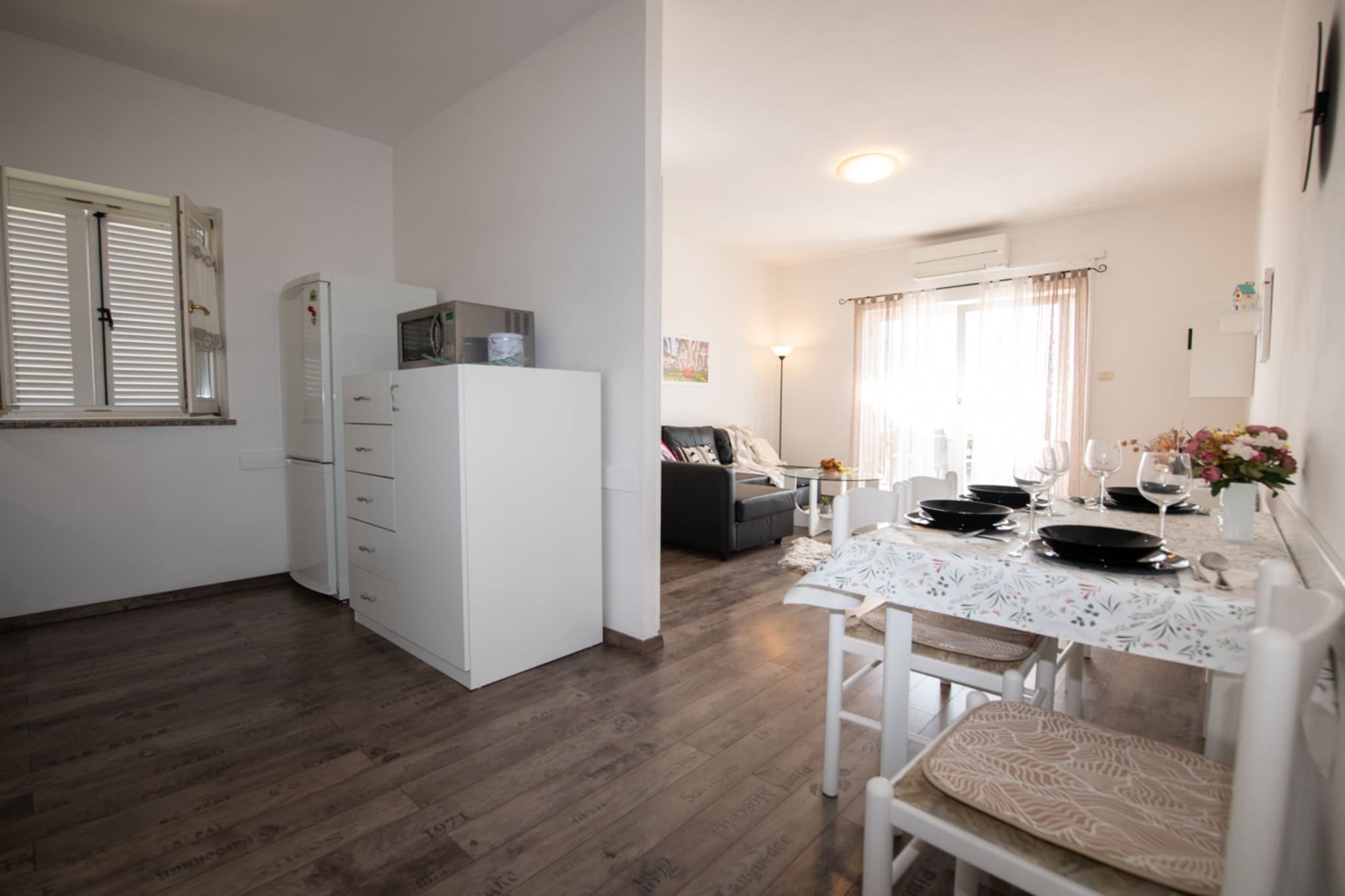 Apartments Mirjana IKA - One Bedroom Apartment With Balcony And Sea View (A2)-Woonkamer