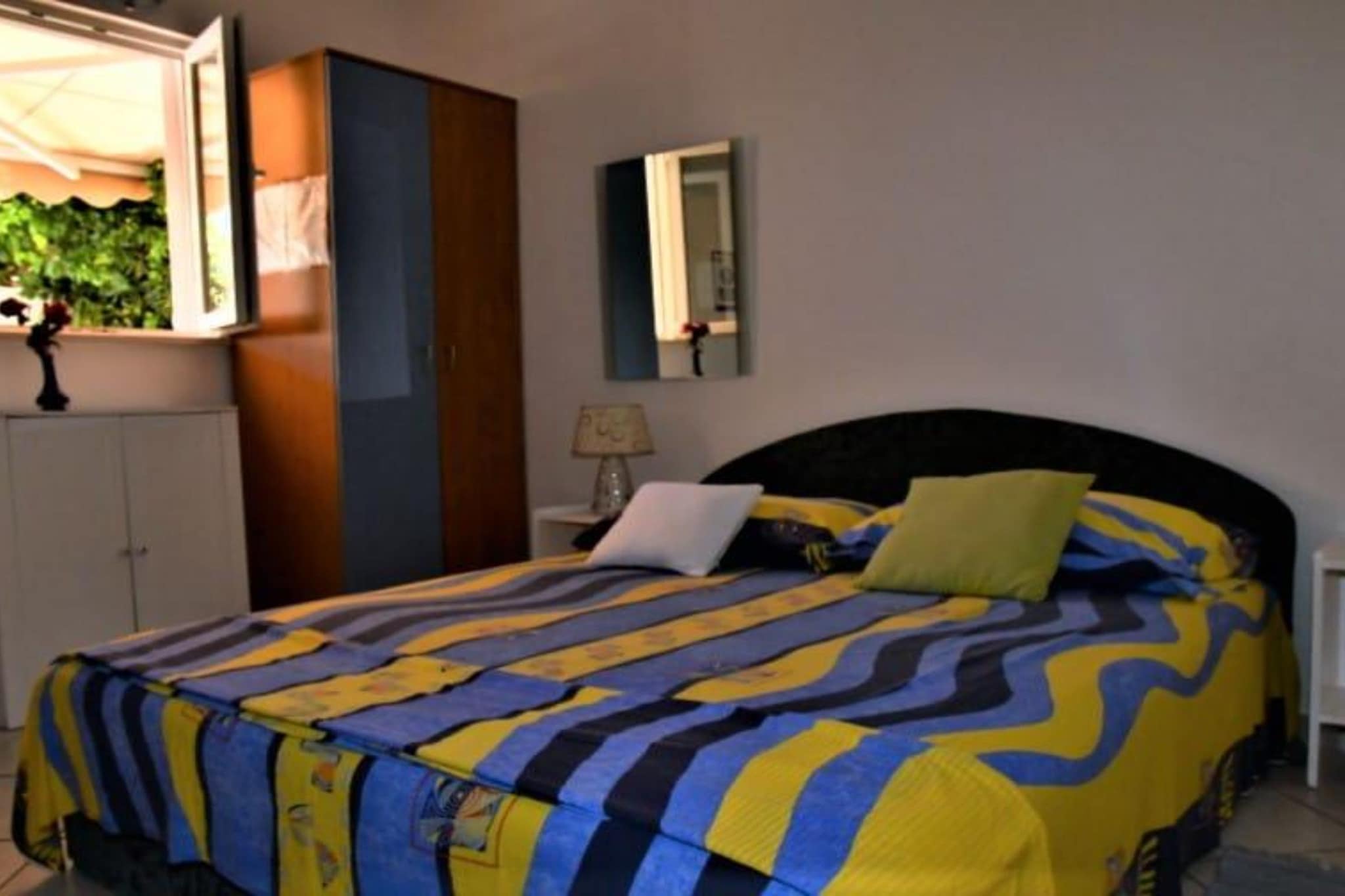 Studio Apartment-Bedroom