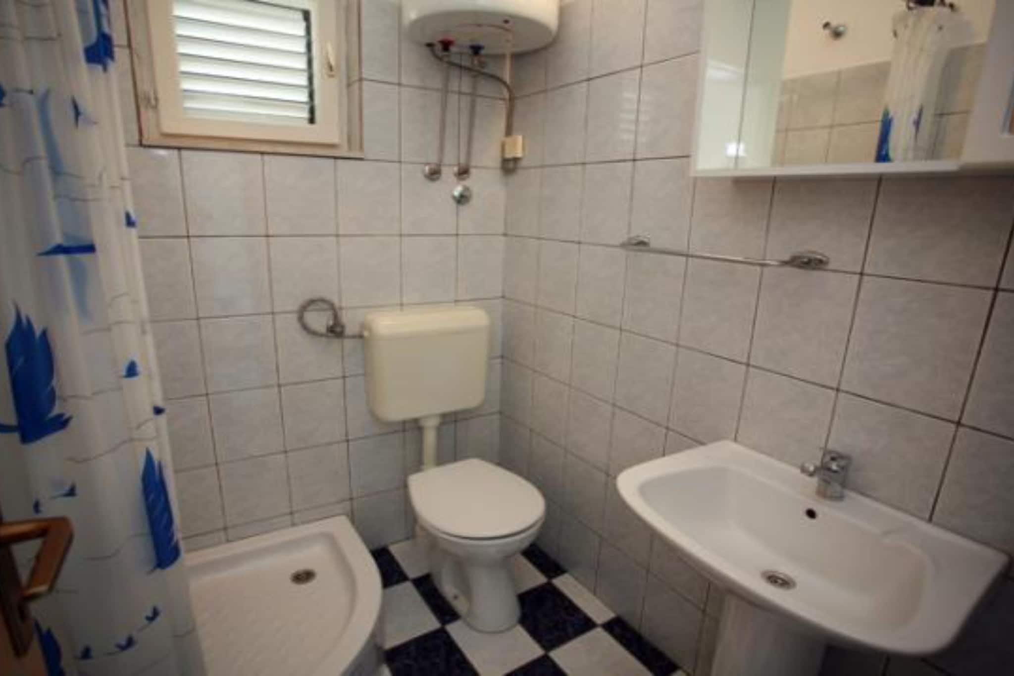 Studio Apartment-Bathroom