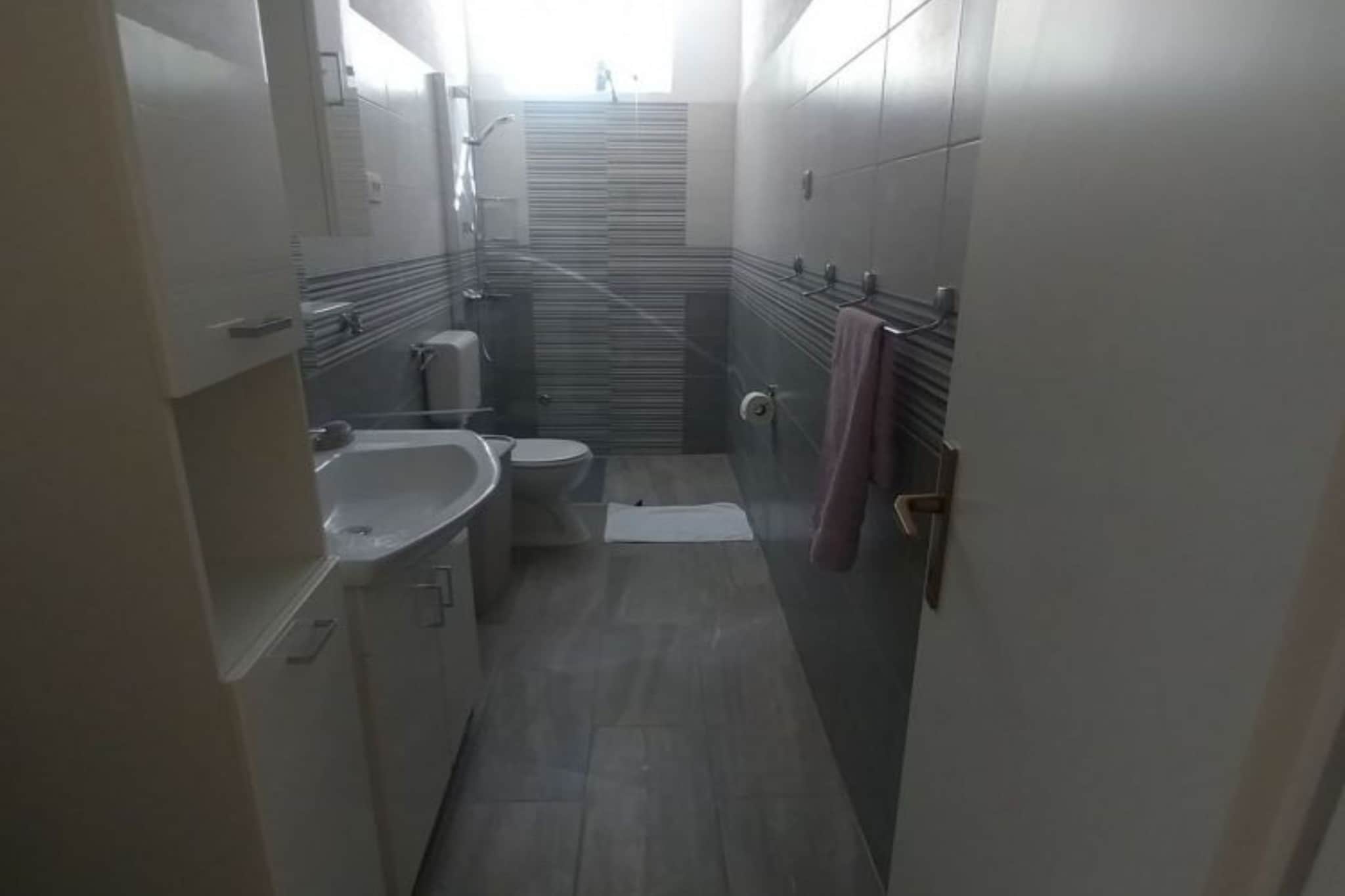 Four Bedroom Holiday Home With Terrace & Sea View-Badkamer