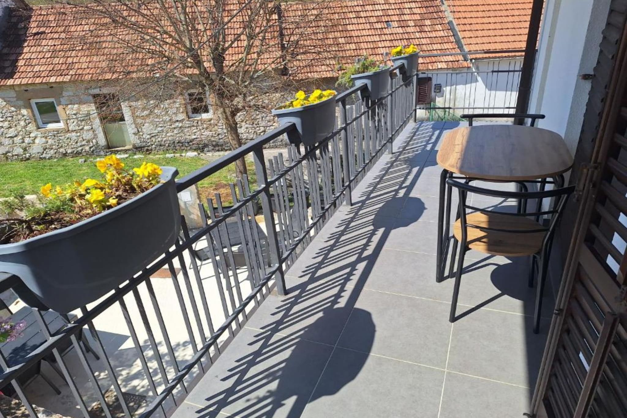 Apartment and Room Mare Vrlika - Two Bedroom Apartment  with Balcony-Terrasbalkon
