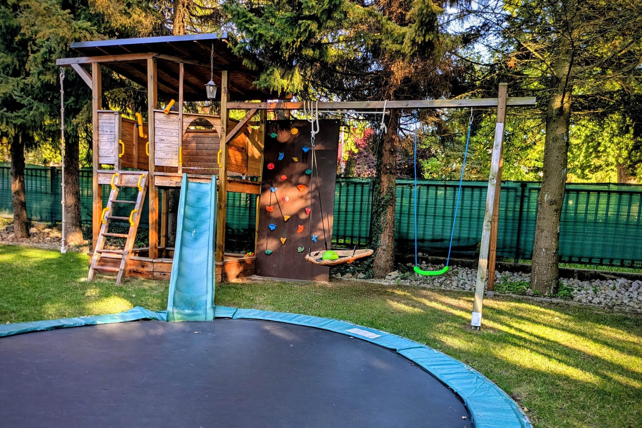 Apartament 8-osobowy na Portowej Kołobrzeg-Gardens in summer