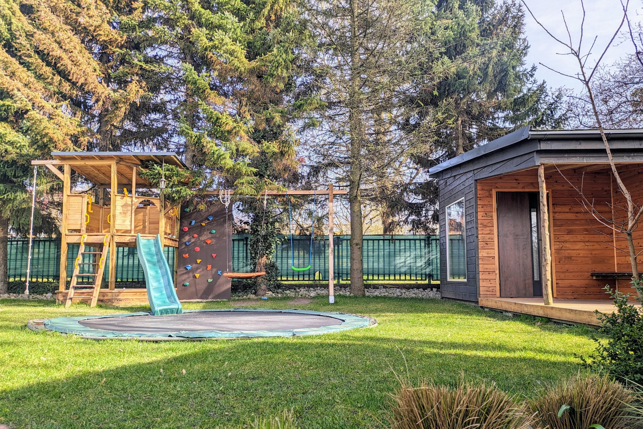 Apartament 4-osobowy na Portowej Kołobrzeg-Gardens in summer