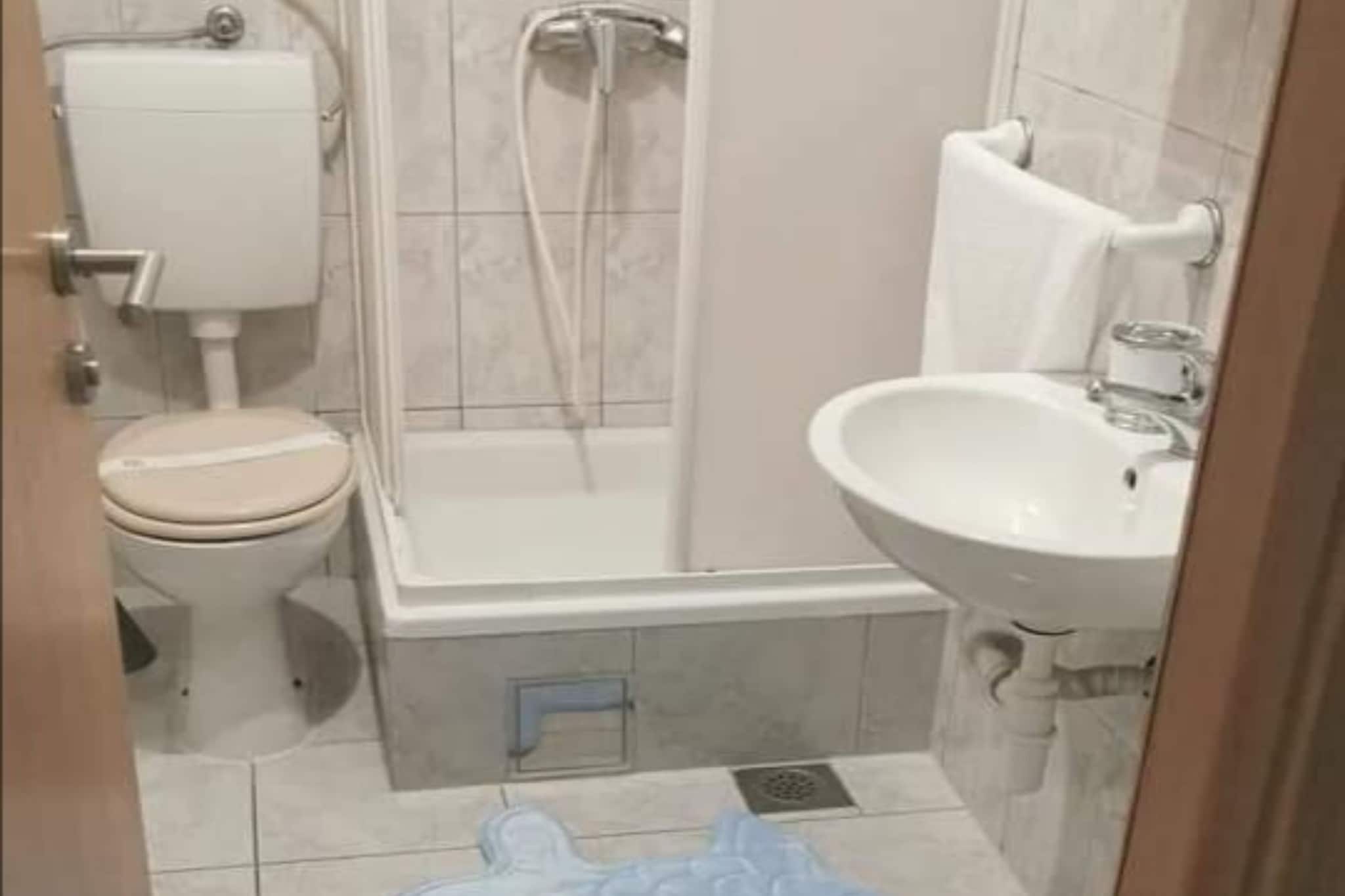 Three- Bedroom Apartment With Sea View A3-Bathroom