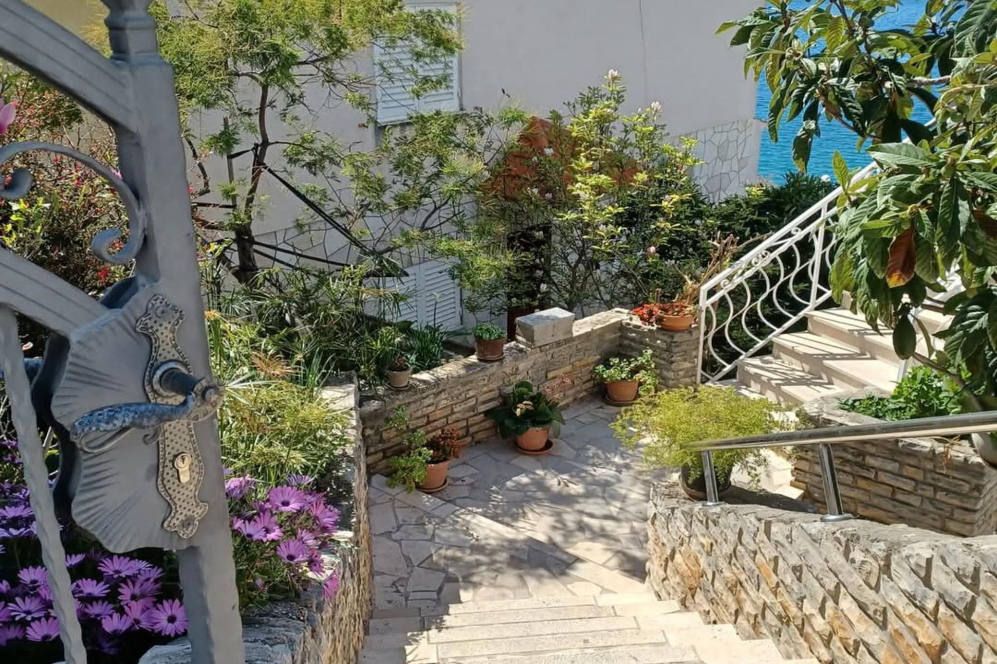 Three- Bedroom Apartment With Sea View A3-Gardens in summer