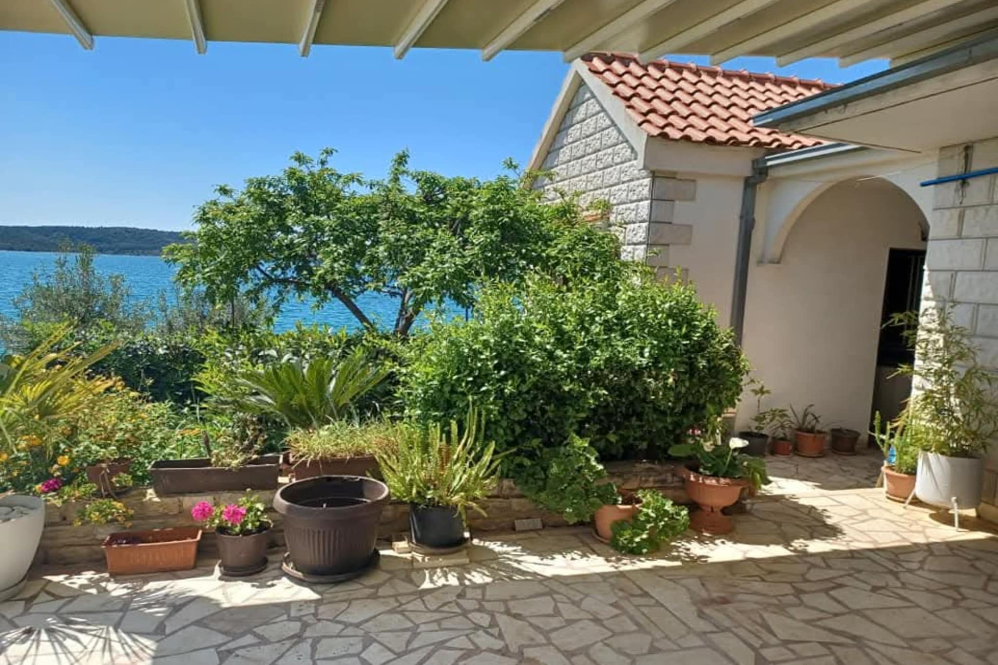 Three- Bedroom Apartment With Sea View A3-Gardens in summer