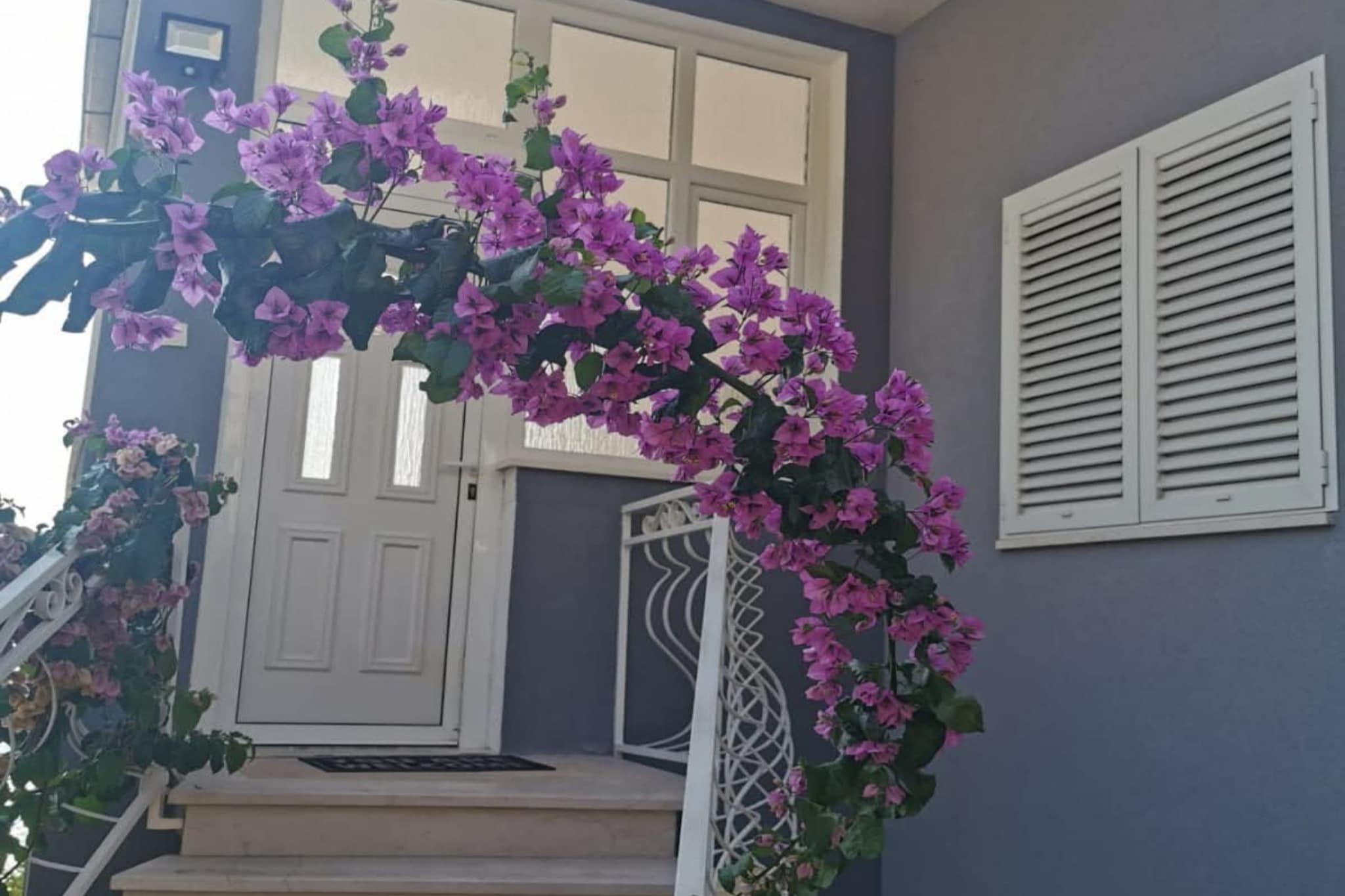 Three- Bedroom Apartment With Sea View A3-Gardens in summer