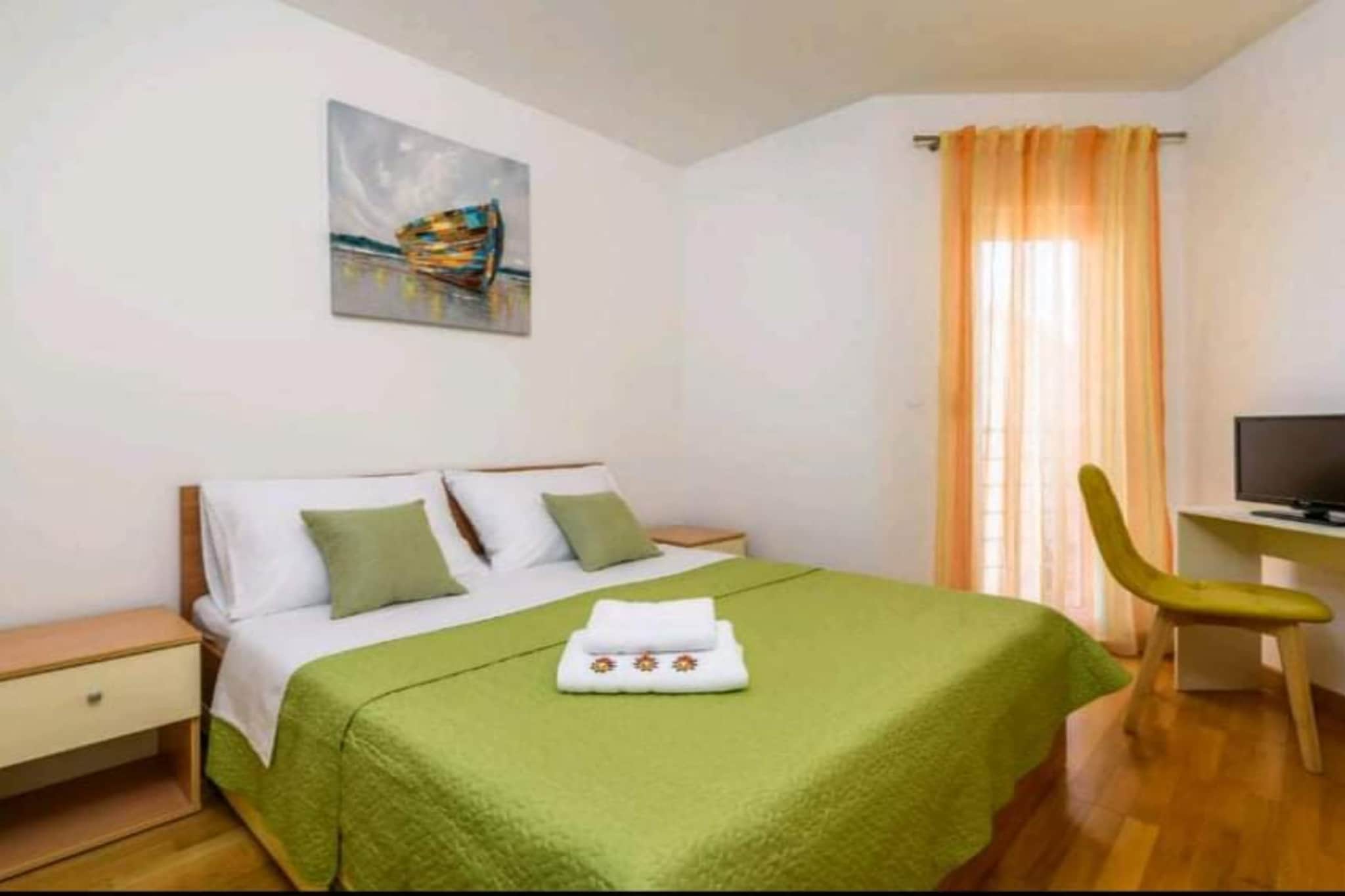 Apartment Antonia Trogir - Two-Bedroom Apartment With Sea View-Slaapkamer