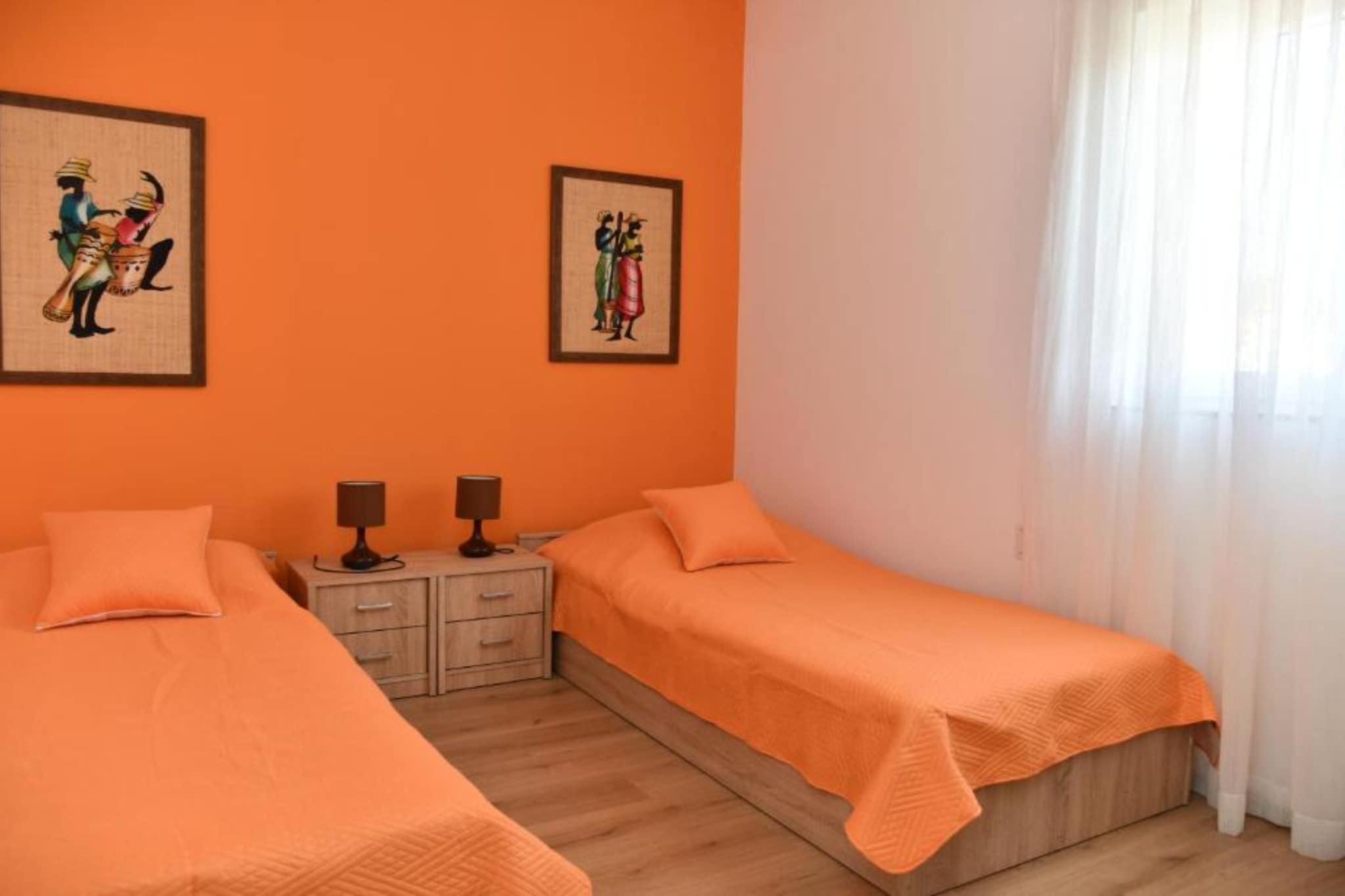 Two Bedroom Apartment with Balcony &  Garden View-Slaapkamer