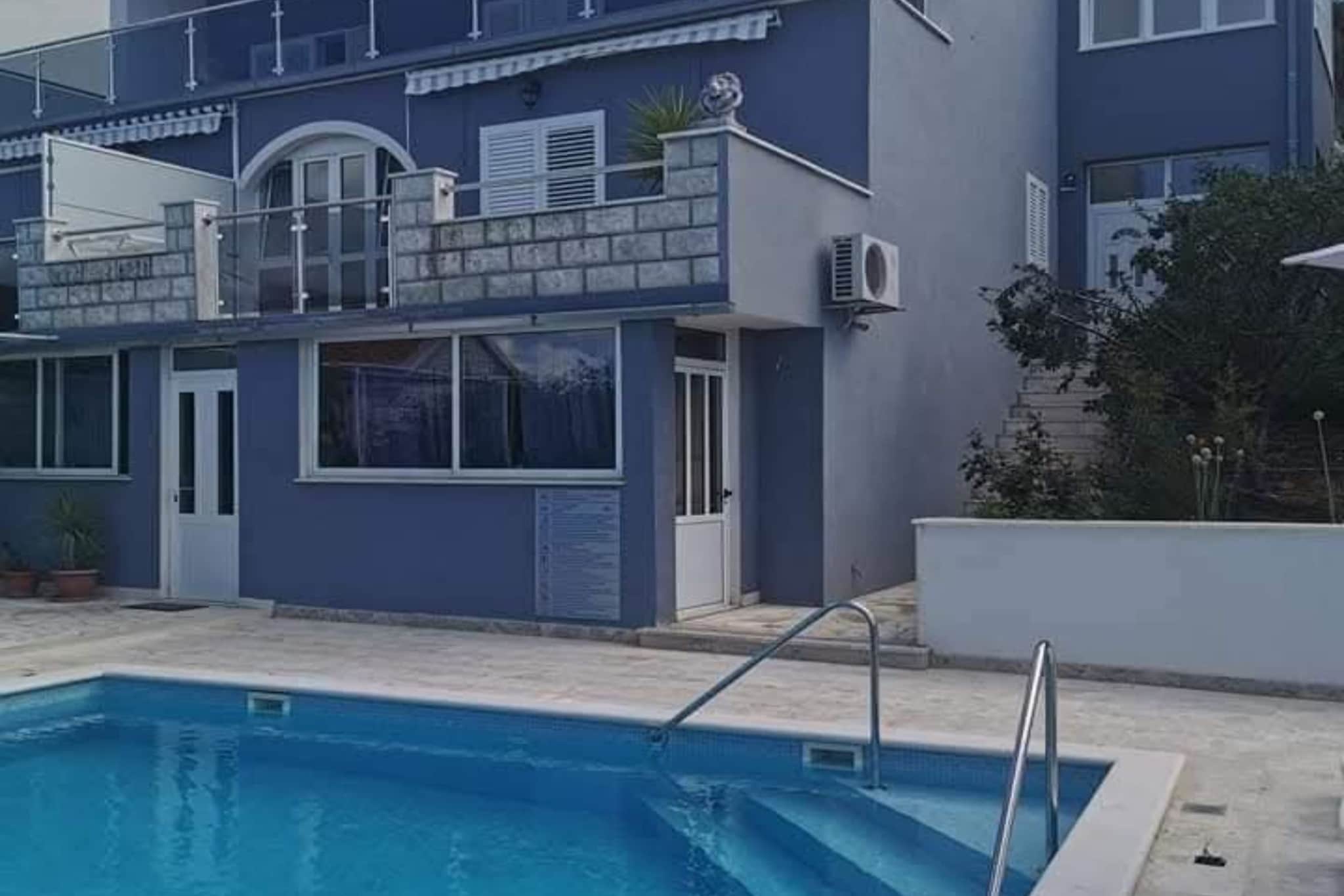 Three-Bedroom Apartment With Sea View A2-Piscine