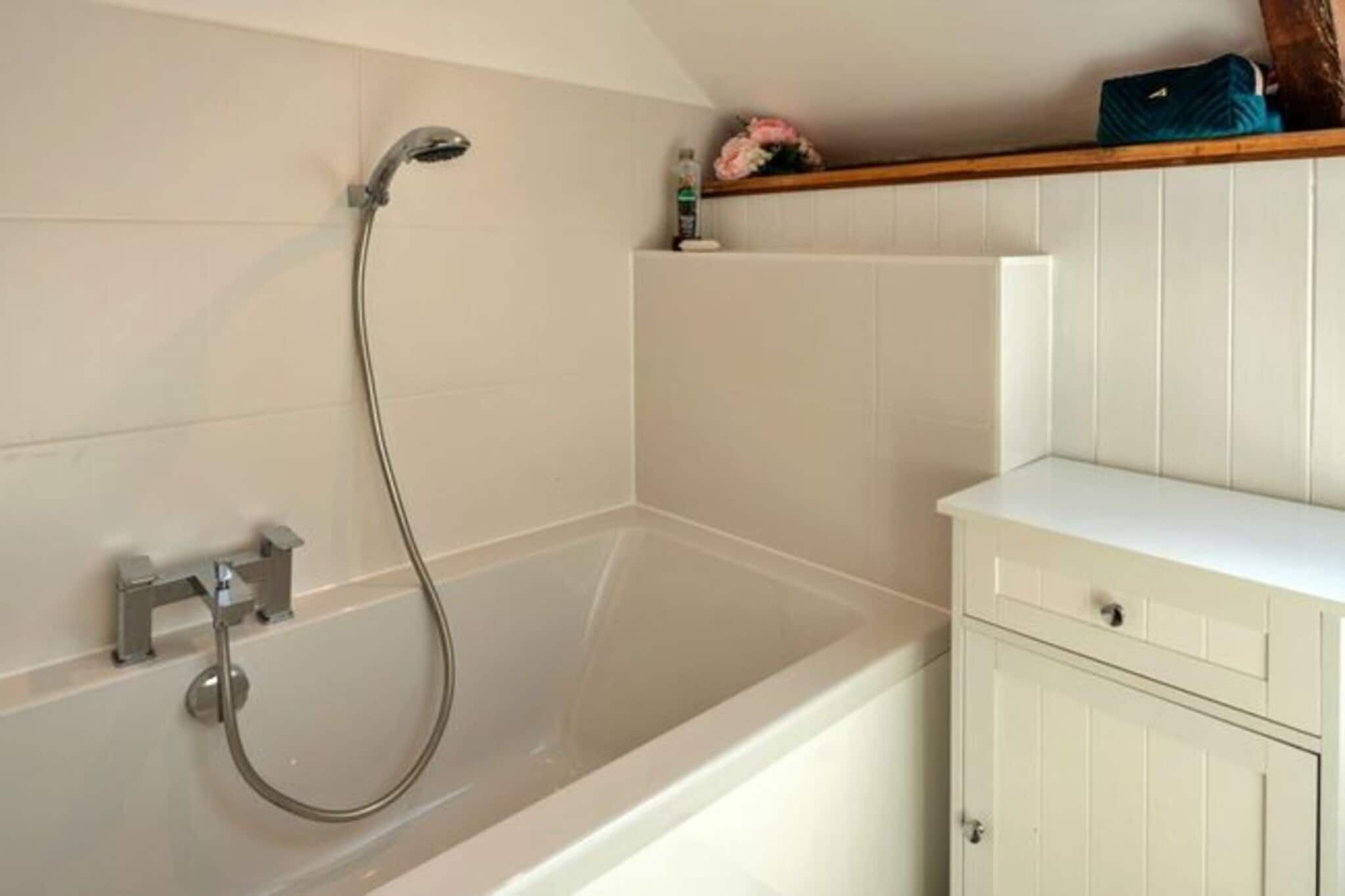 Marsh Cottage - Bathroom