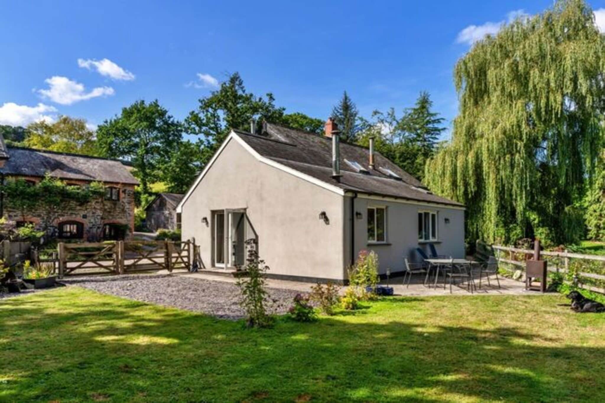 Marsh Cottage - Exterior in summer