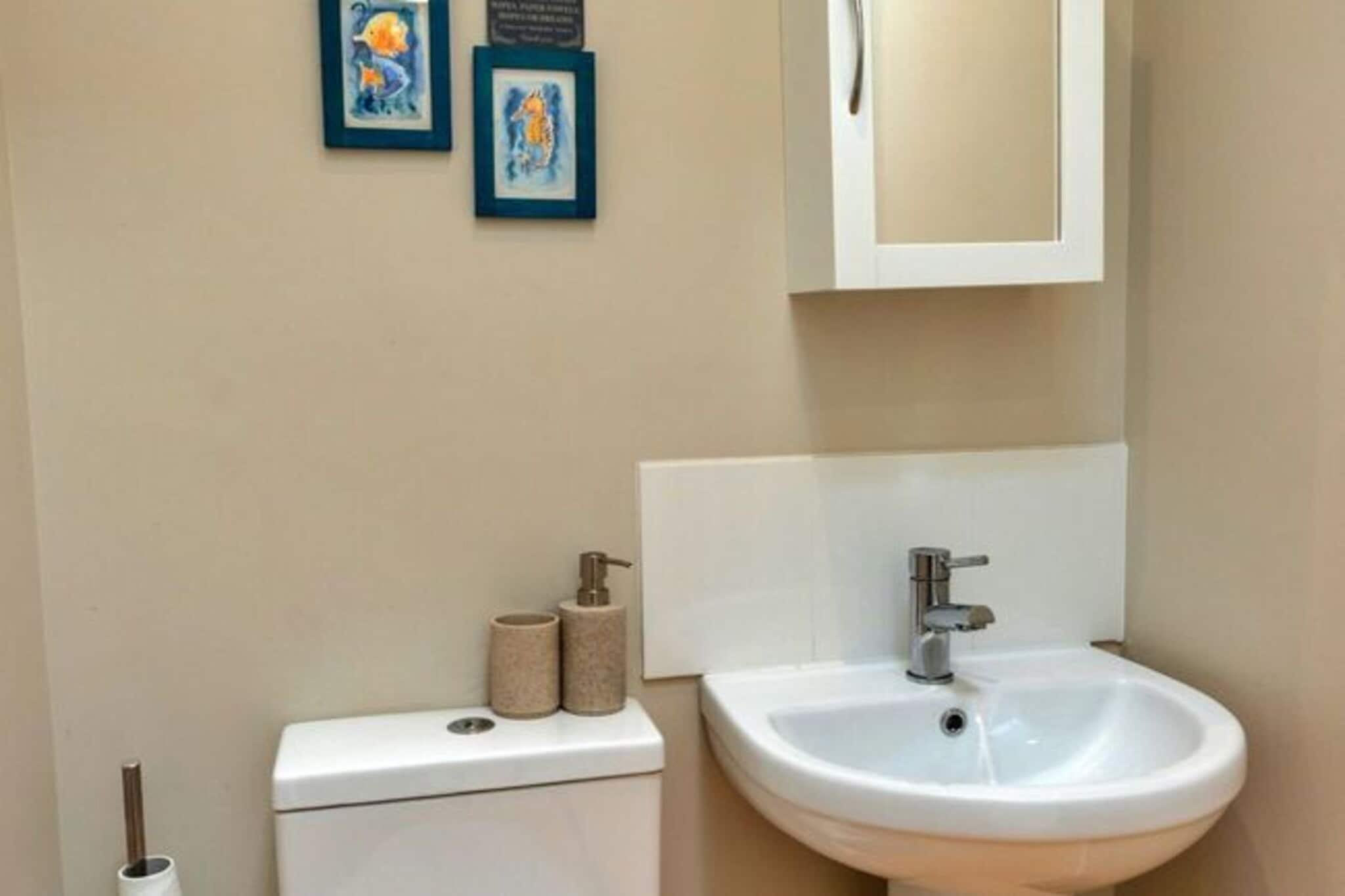 Marsh Cottage - Bathroom