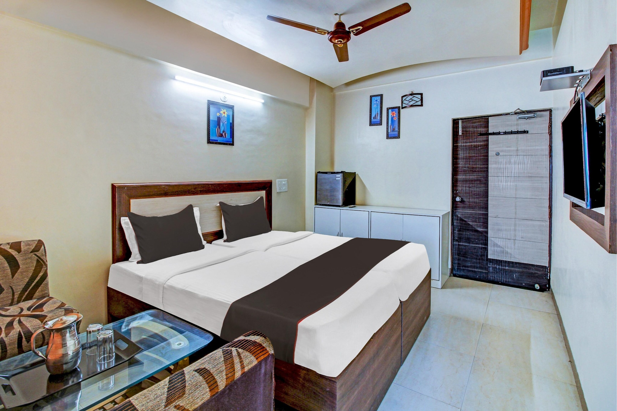 Comfortable Accommodations: Palette Hotel Pune in Pune offers family rooms with air-conditioning, private bathrooms, work desks, and seating areas. Each room includes free toiletries, bath or shower, TV, tiled floors, and a wardrobe.
Essential Facilities: Guests enjoy free WiFi, a lift, 24-hour front desk, daily housekeeping service, room service, and luggage storage. The hotel provides a welcoming environment with Hindi-speaking reception staff.
Convenient Location: Located 14 km from Pune International Airport, the hotel is near attractions such as University of Pune (13 km), Pataleshwar Cave Temple (15 km), Bund Garden (16 km), and Shaniwar Wada (16 km).
Unmarried couples are warmly welcome at this property.
Guests with local ID proof are warmly welcome.
Apologies, but we are currently unable to host foreign nationals at this property.
Early Check-In Policy: A full day’s room rate will be charged for check-ins before 6:00 AM. Complimentary early check-in is available between 6:00 AM and 10:00 AM, subject to room availability.