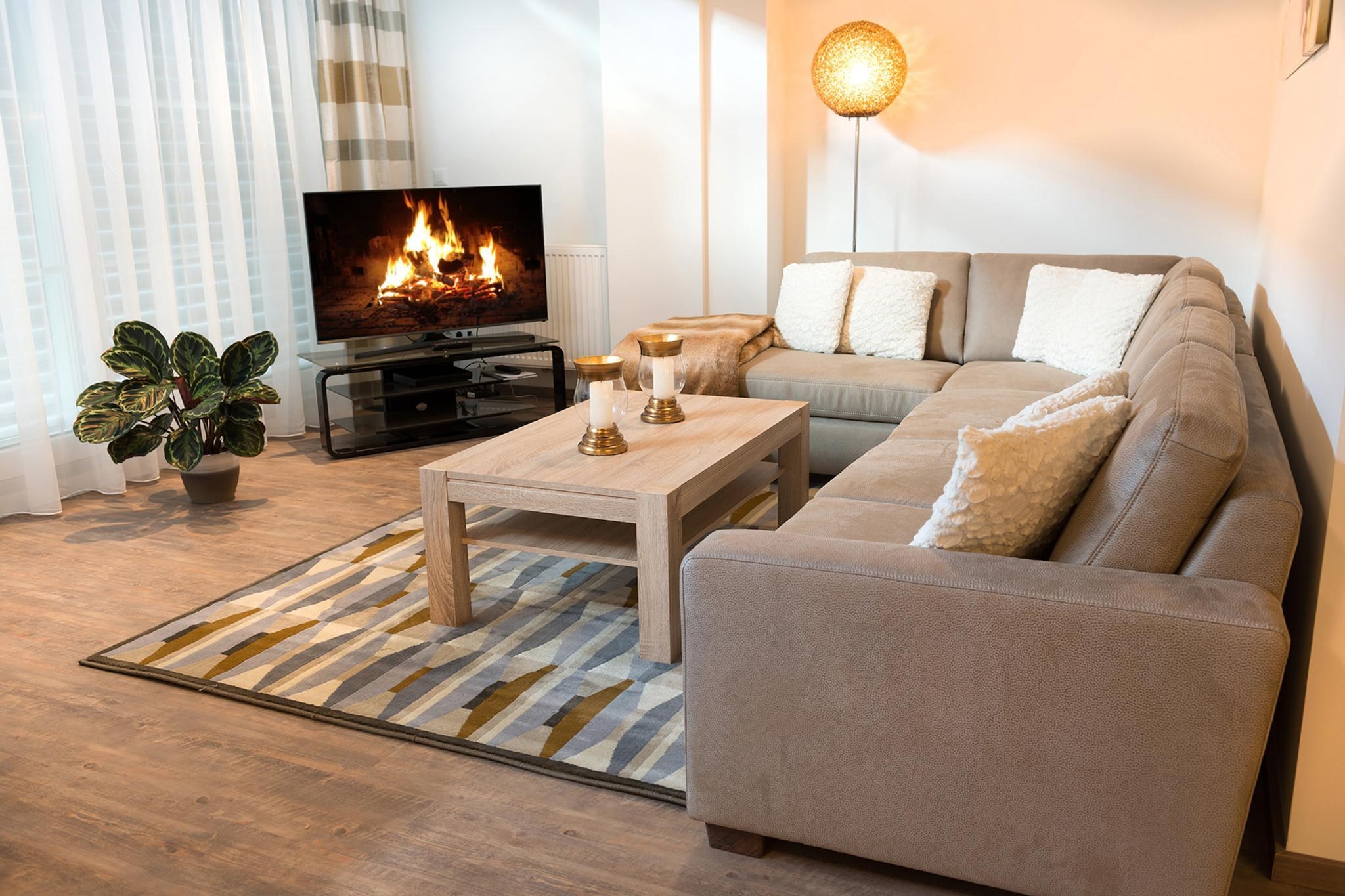 Brunner Apartment Top 5-Salon