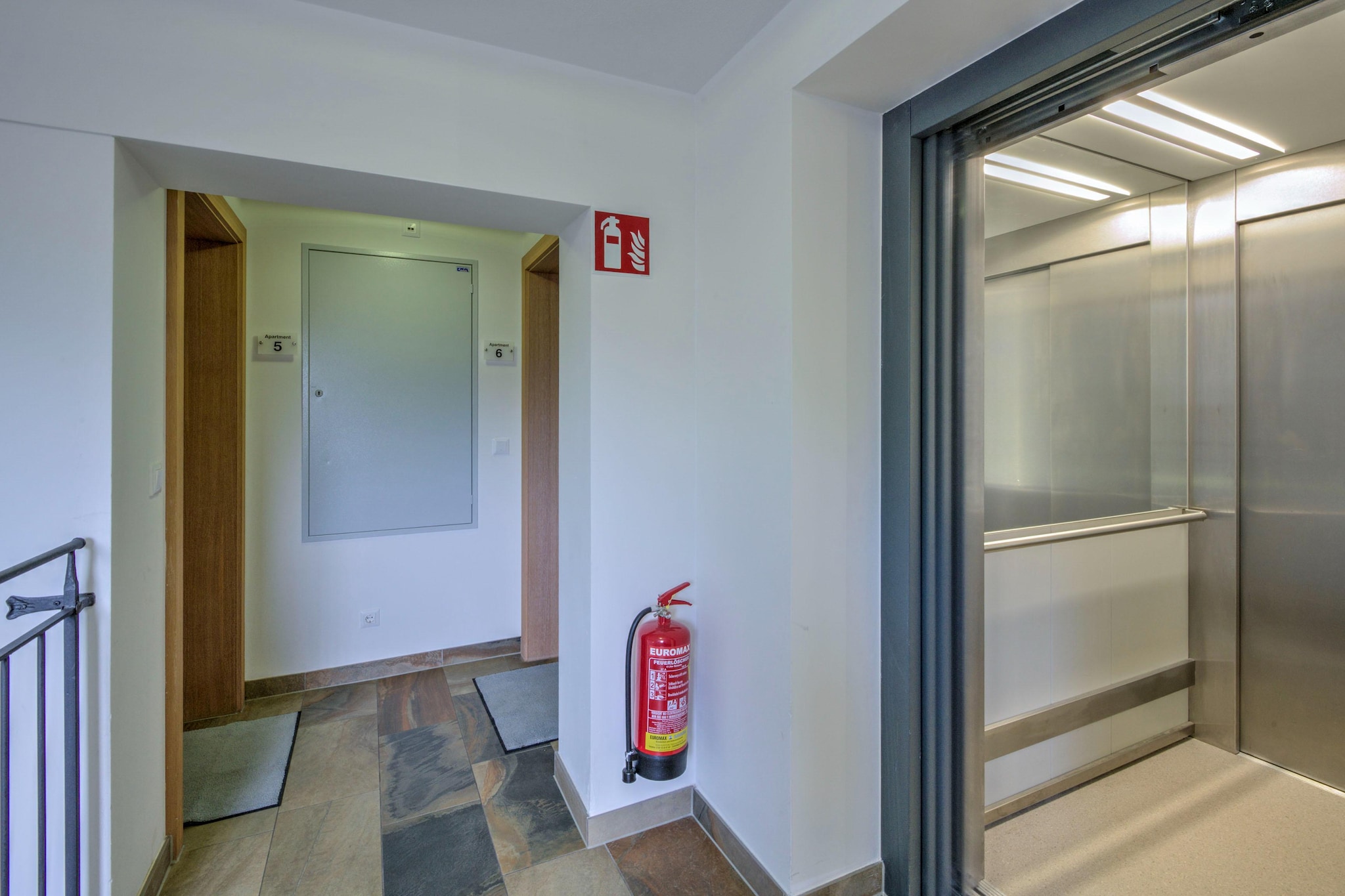 Brunner Apartment Top 5-Landing