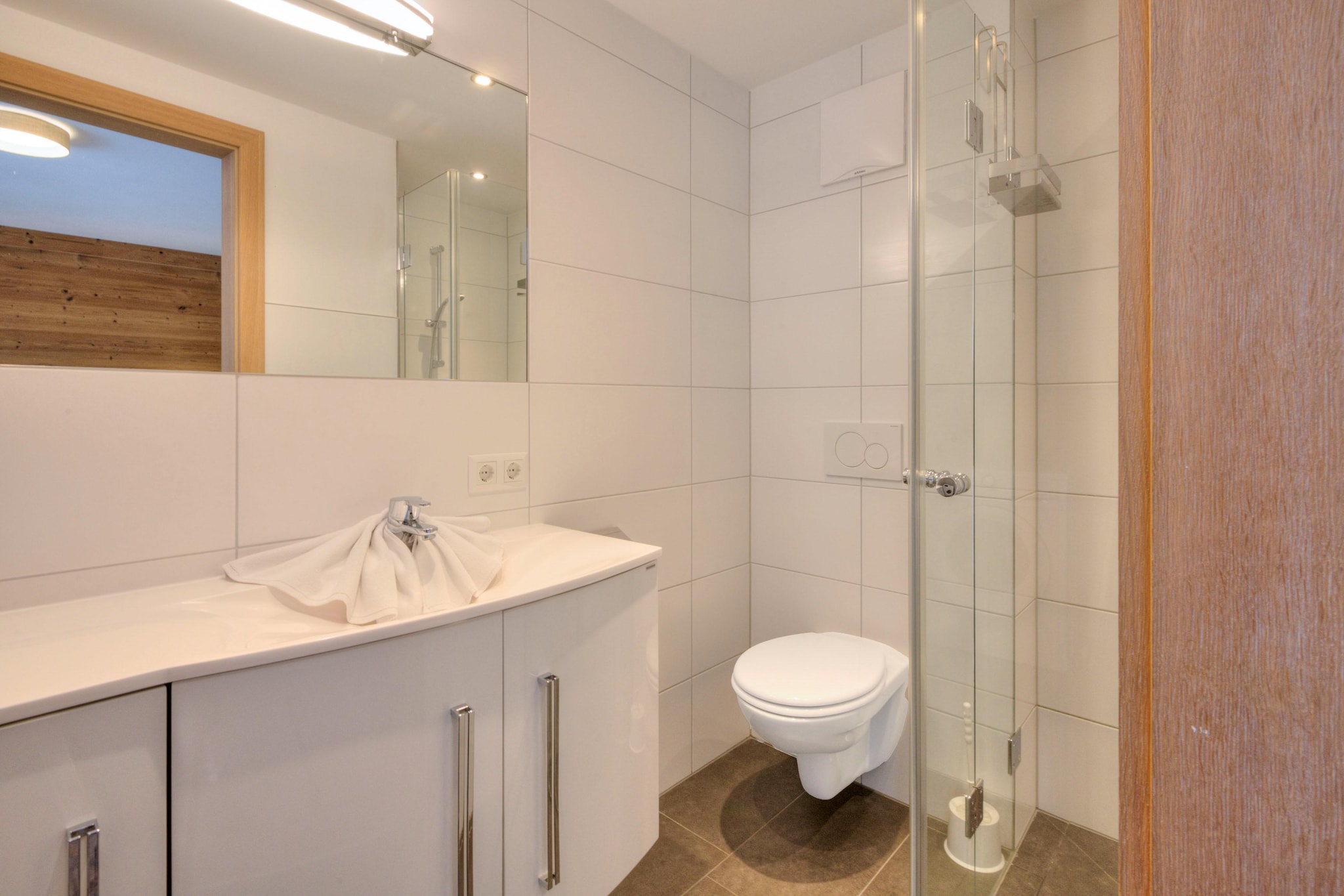 Brunner Apartment Top 6-Bathroom