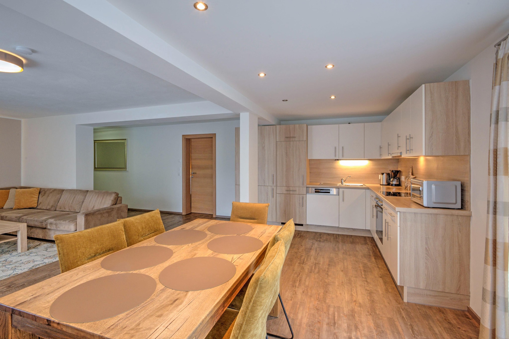 Brunner Apartment Top 6-Dining room