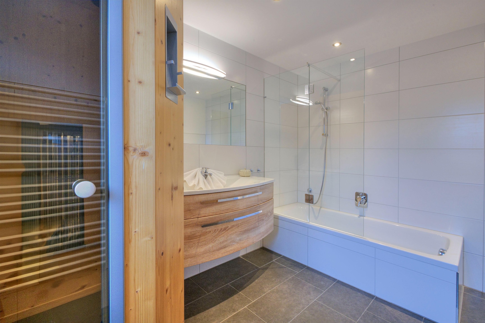 Brunner Apartment Top 6-Bathroom