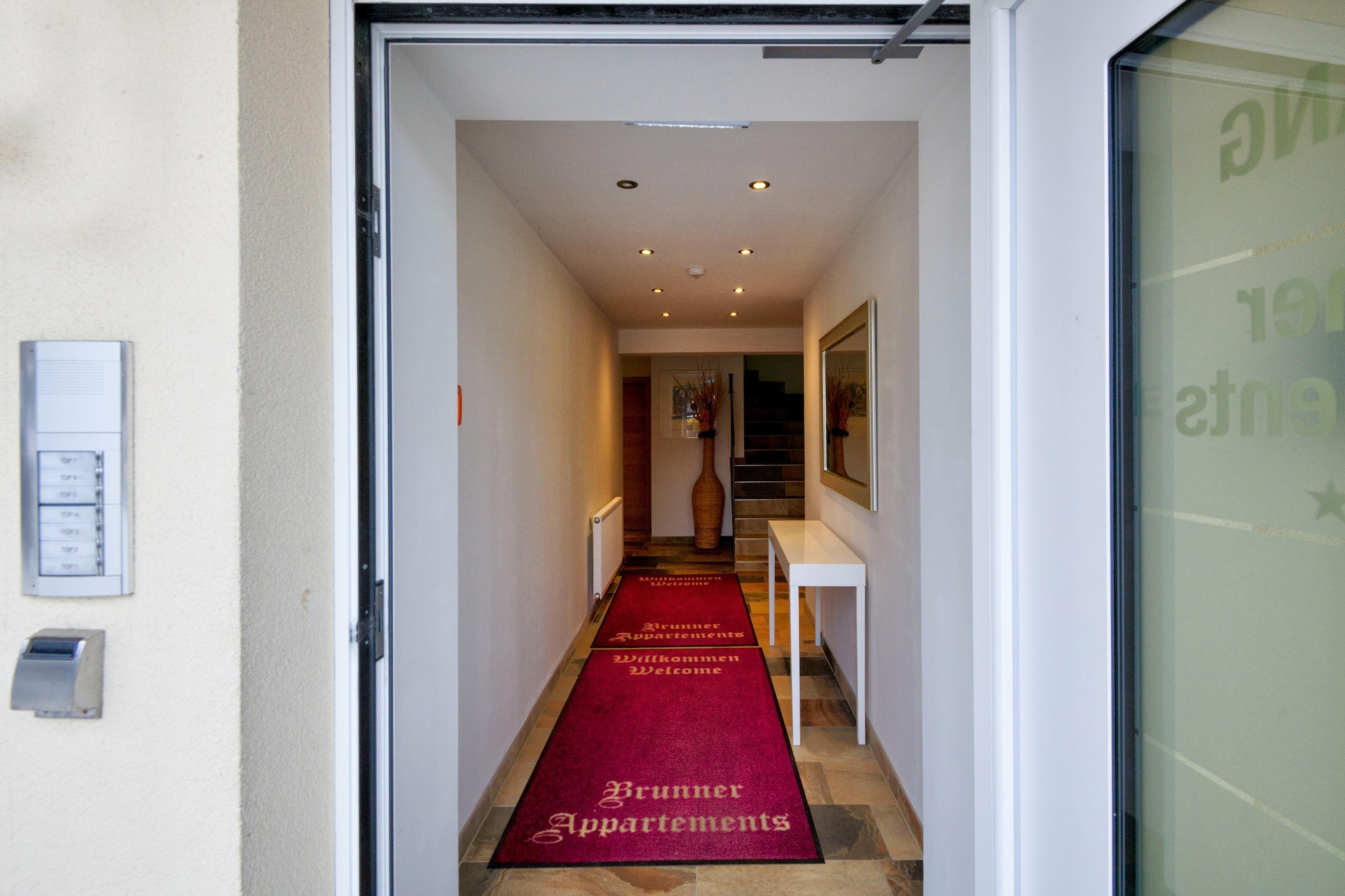 Brunner Apartment Top 6-Landing