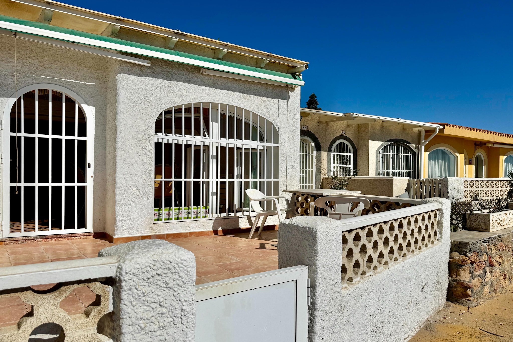 Bungalow Tropicana Club-Exterior in summer