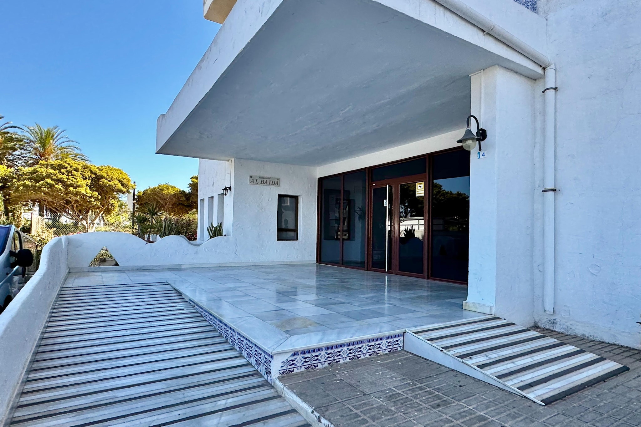 Al Baida-Exterior in summer