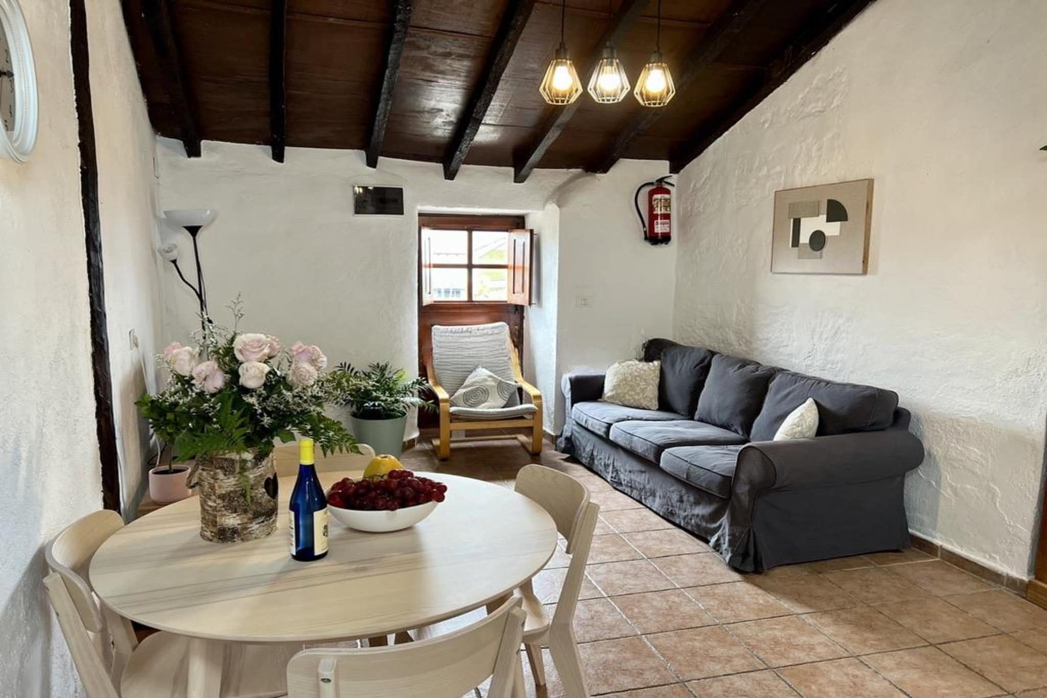 Set in the peaceful seaside hamlet of Lu Bagnu, this welcoming ground-floor apartment offers comfort, simplicity and a beautiful sense of Sardinian serenity. Part of an independent villa in a panoramic position, it enjoys lovely views over the Gulf of Asinara and a quiet, private atmosphere perfect for a relaxing stay with family or friends.
Inside, the apartment is thoughtfully designed for up to four guests. The cosy living and dining area features a comfortable double sofa bed and a TV for relaxed evenings, while the open kitchen with hob and microwave allows you to prepare meals at your own pace. The bedroom with a double bed offers a restful night’s sleep, and the bathroom includes a shower and a washing machine for added convenience. Step outside to the small private veranda—an ideal spot for enjoying your morning coffee or unwinding after a day at the beach.
A private parking space is available right in front of the accommodation, making every excursion easy and stress-free. The coastline, sandy beaches, supermarkets and restaurants of Lu Bagnu and Castelsardo are all just a short drive away. Wander through medieval Castelsardo, explore hidden coves, or simply enjoy the sunset over the gulf, this apartment provides a charming base for an authentic and relaxing Sardinian holiday.