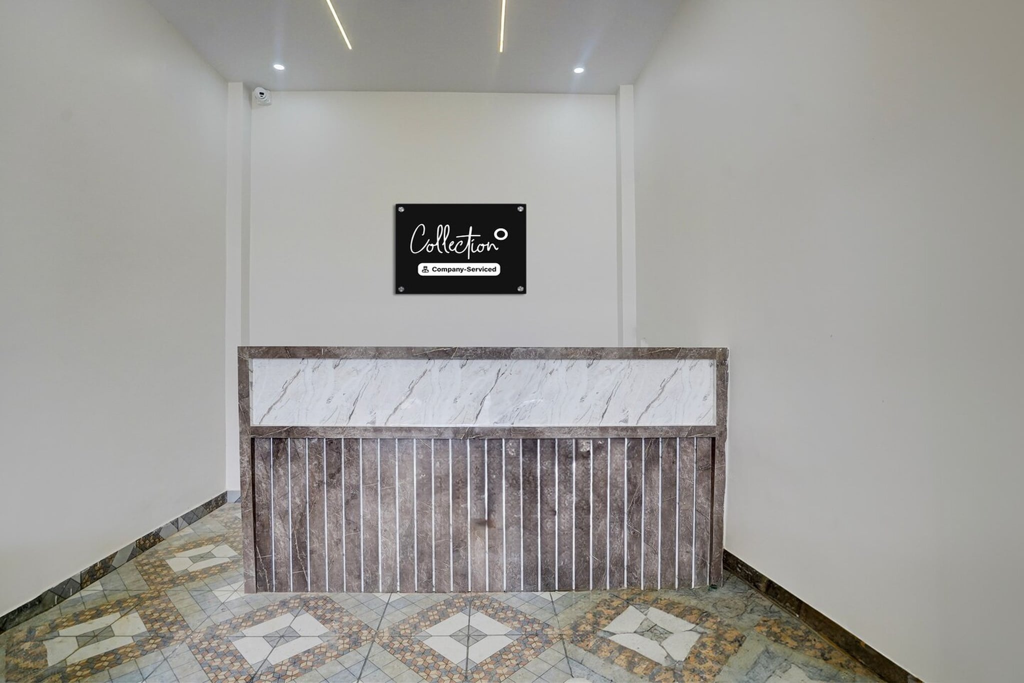 Ground floor: (bedroom(double bed, TV, seating area, air conditioning, Towels incl., telephone), bathroom(bathtub or shower, shower, washbasin, toilet, shampoo, body soap, hot water), lift)