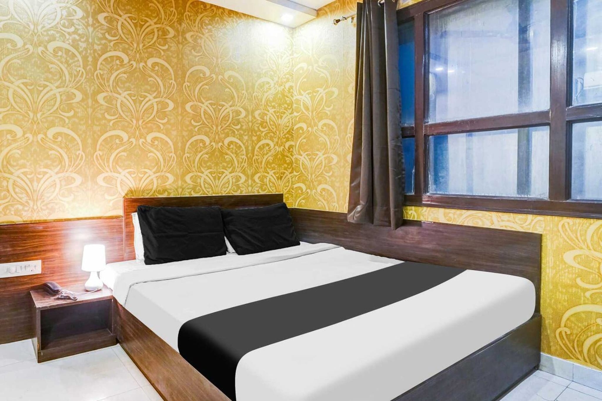 Set within 2.9 km of City Palace and 1.8 km of Jaipur Railway Station, Super Collection O Sindhi Camp Formerly Hotel Abhinandan Inn offers rooms with air conditioning and a private bathroom in Jaipur. Among the facilities at this property are room service and a 24-hour front desk, along with free WiFi throughout the property. The hotel has family rooms.

All guest rooms at the hotel come with a seating area, a flat-screen TV with satellite channels and a private bathroom with free toiletries and a bath or shower. The rooms feature a desk.

Jantar Mantar, Jaipur is 3 km from Super Collection O Sindhi Camp Formerly Hotel Abhinandan Inn, while Hawa Mahal - Palace of Winds is 3.3 km from the property. Jaipur International Airport is 13 km away.

Unmarried couples are warmly welcome at this property.

Guests with local ID proof are warmly welcome.